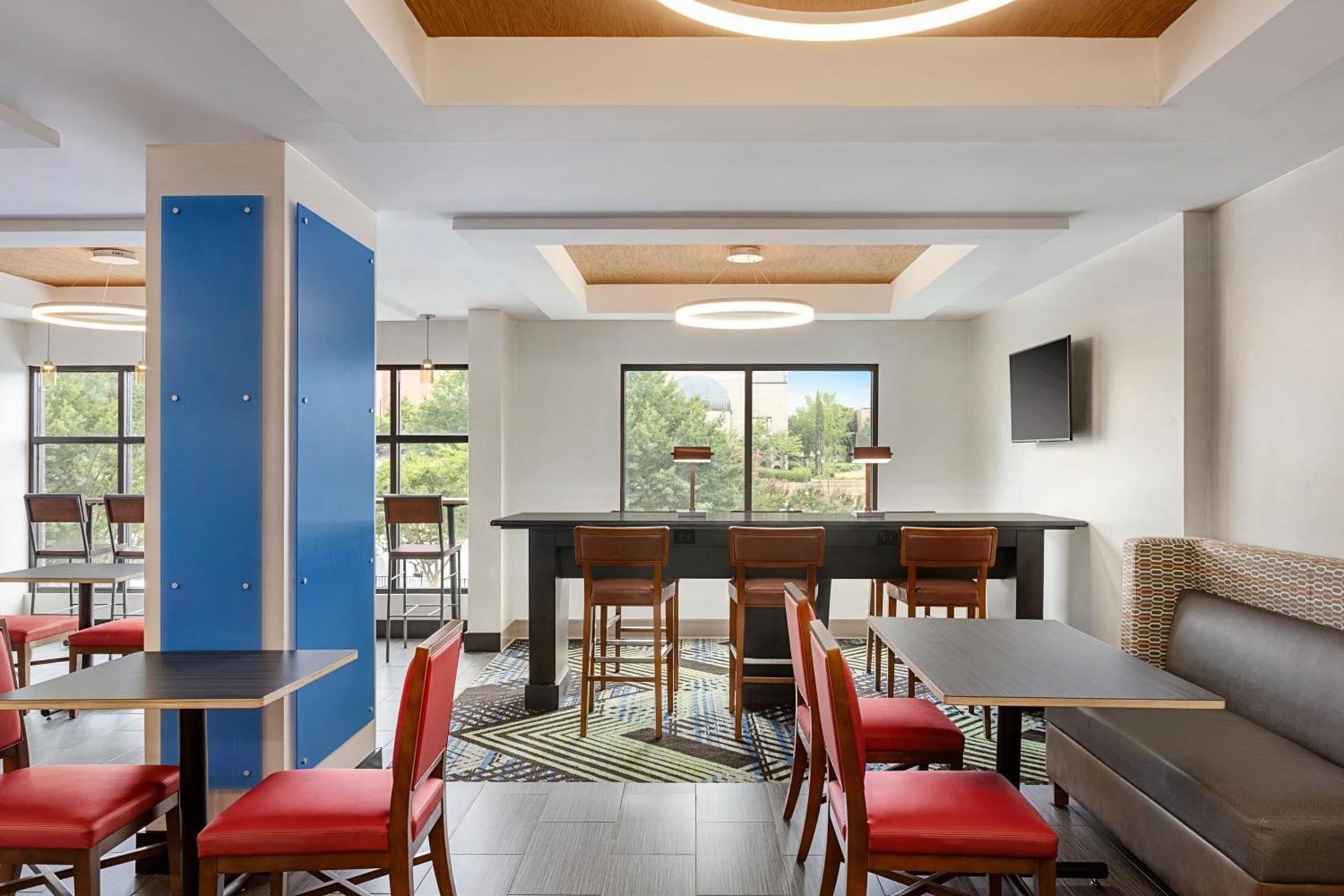 Holiday Inn Express & Suites Greenville-Downtown by IHG photo 10