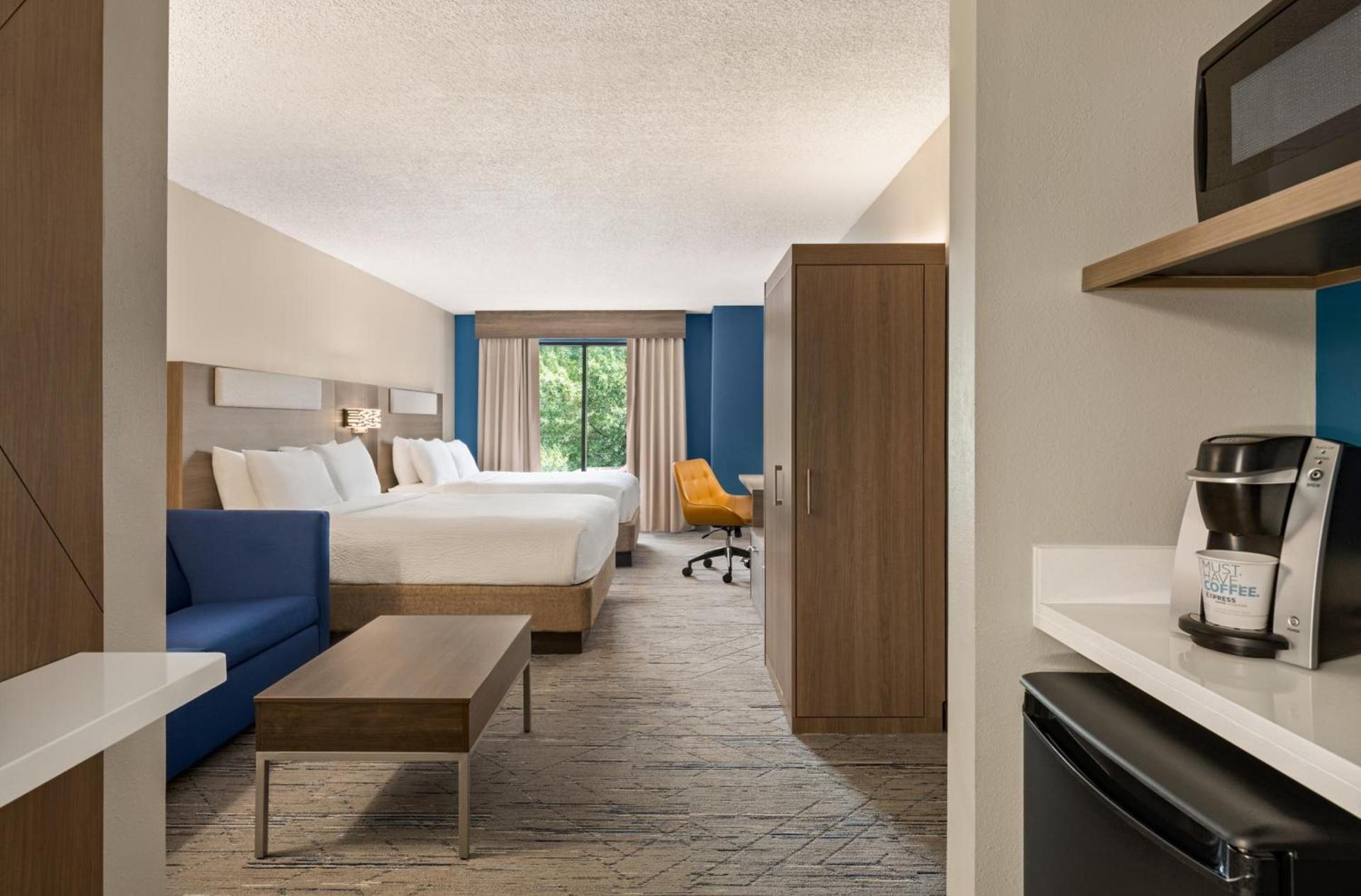 Holiday Inn Express & Suites Greenville-Downtown by IHG photo 12