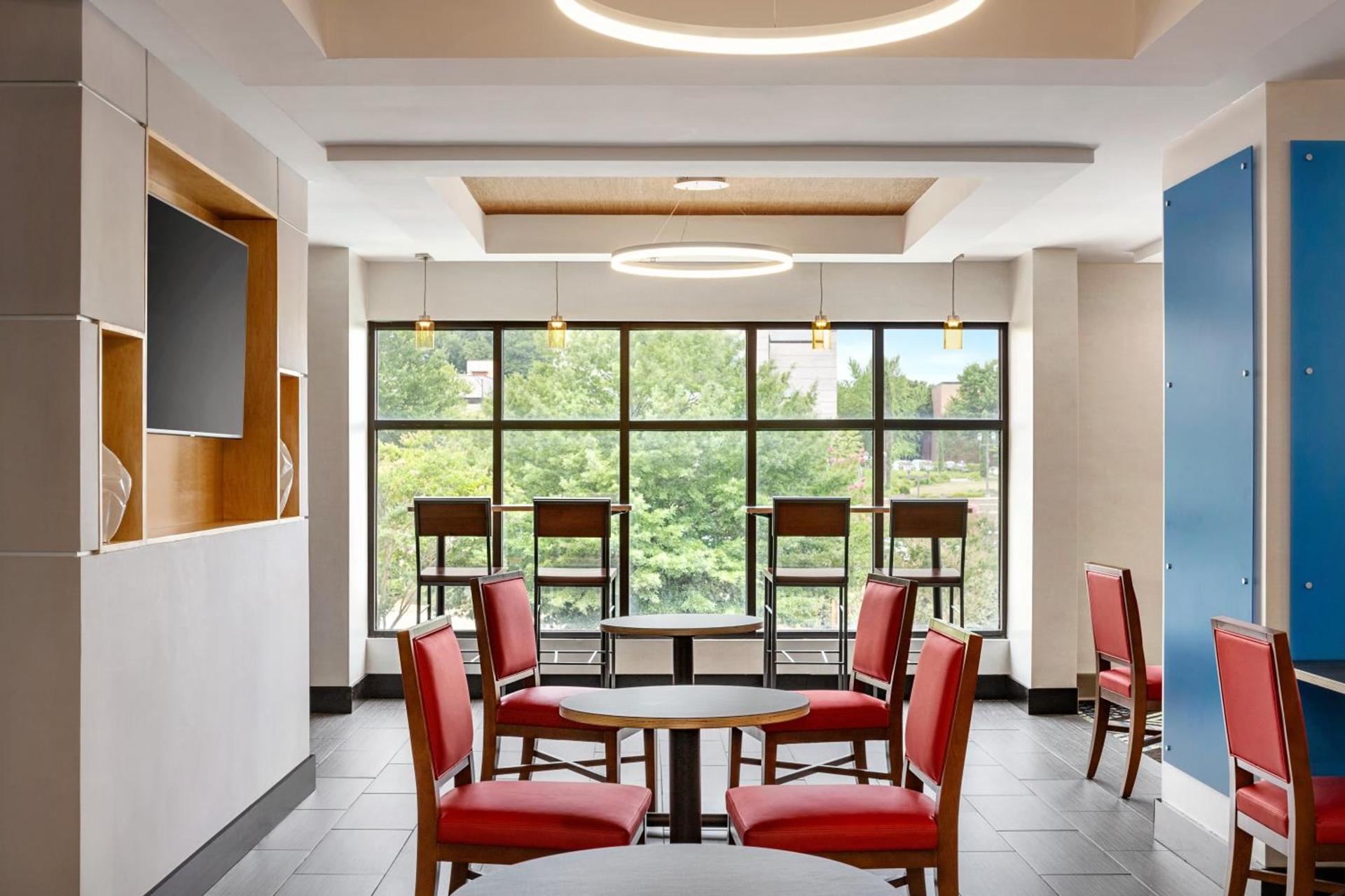Holiday Inn Express & Suites Greenville-Downtown by IHG photo 14