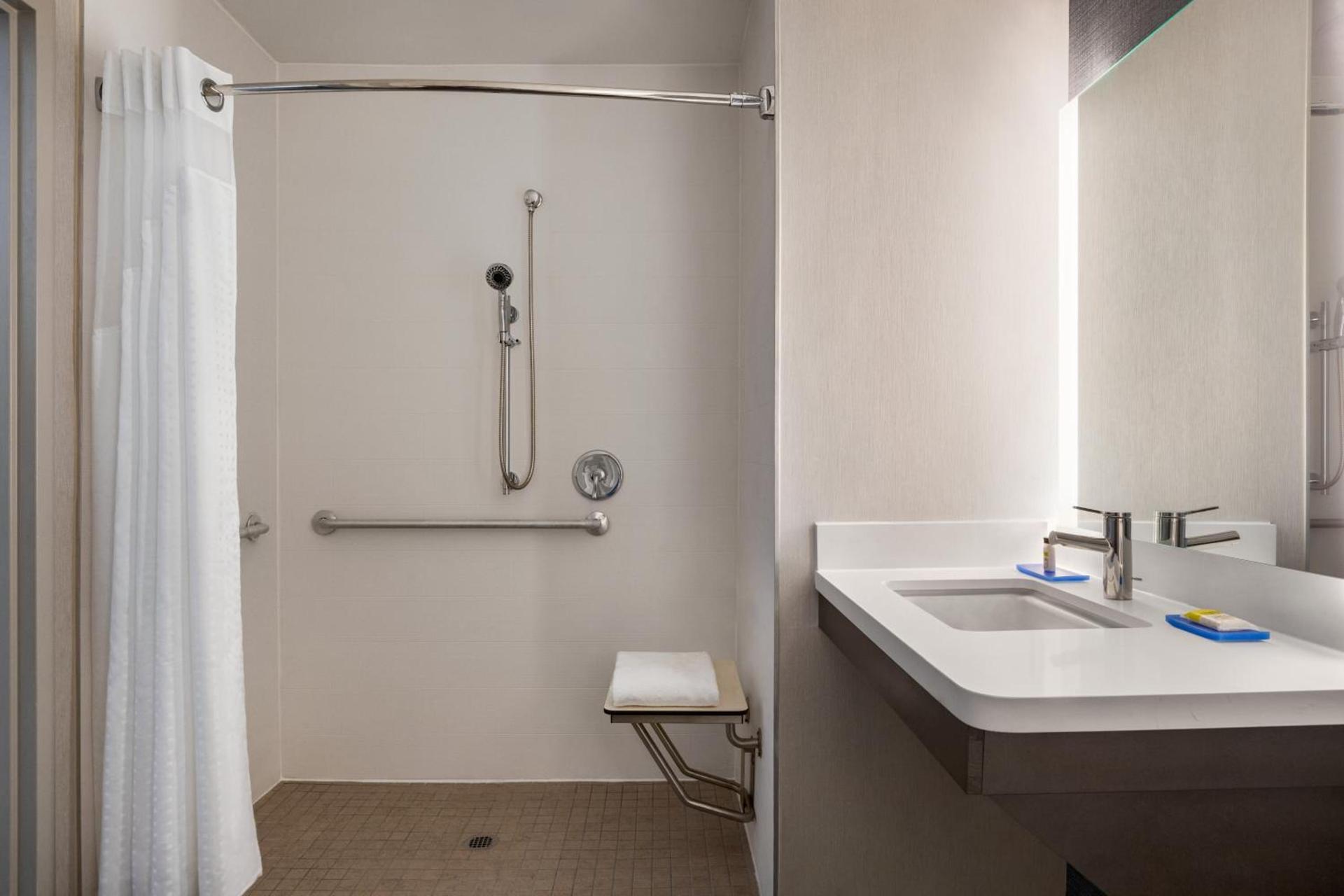 Holiday Inn Express & Suites Denver Airport by IHG photo 23