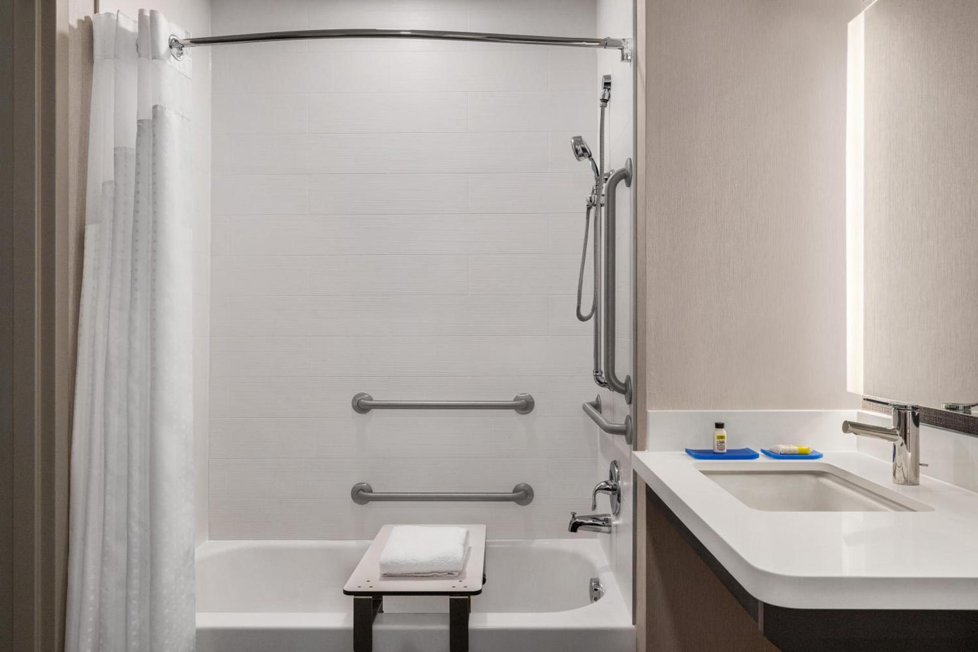 Holiday Inn Express & Suites Denver Airport by IHG photo 24