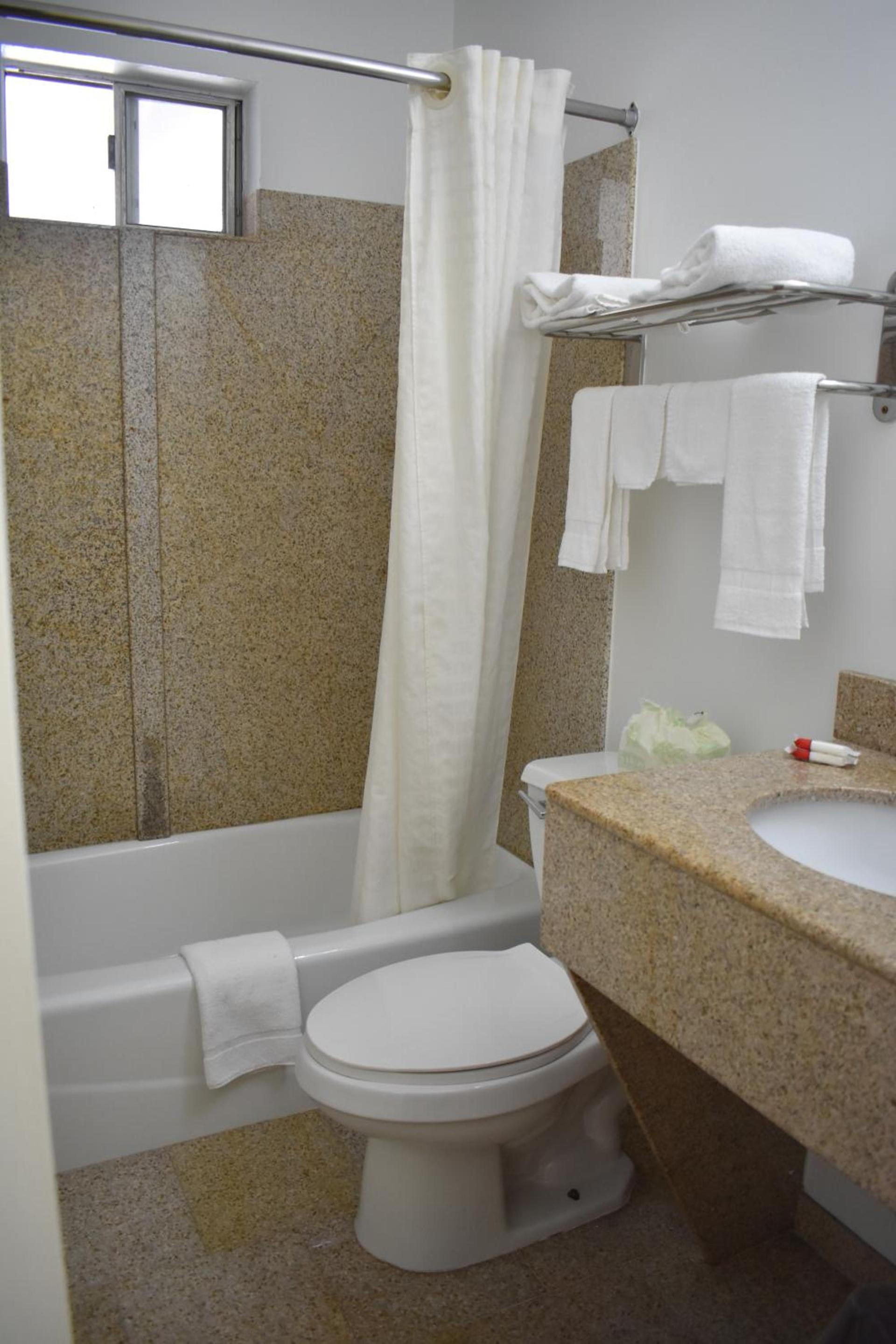 South Hills Motel photo 17