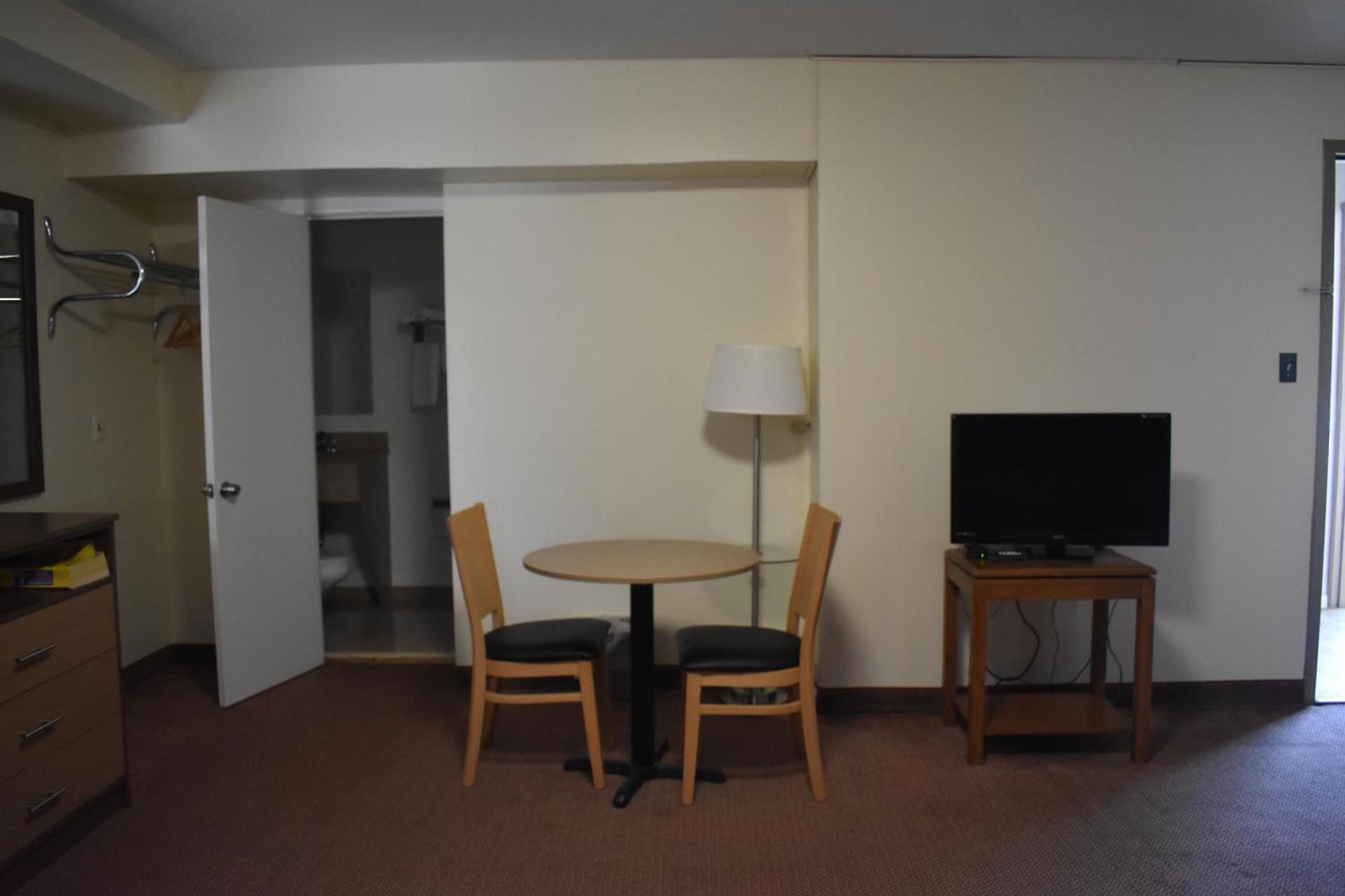 South Hills Motel photo 19