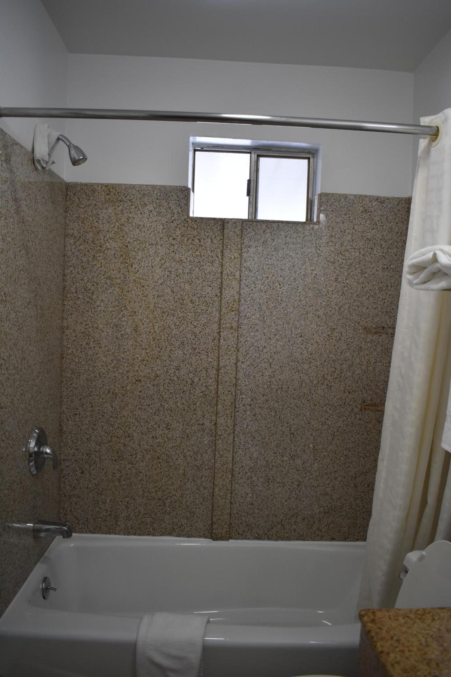 South Hills Motel photo 22