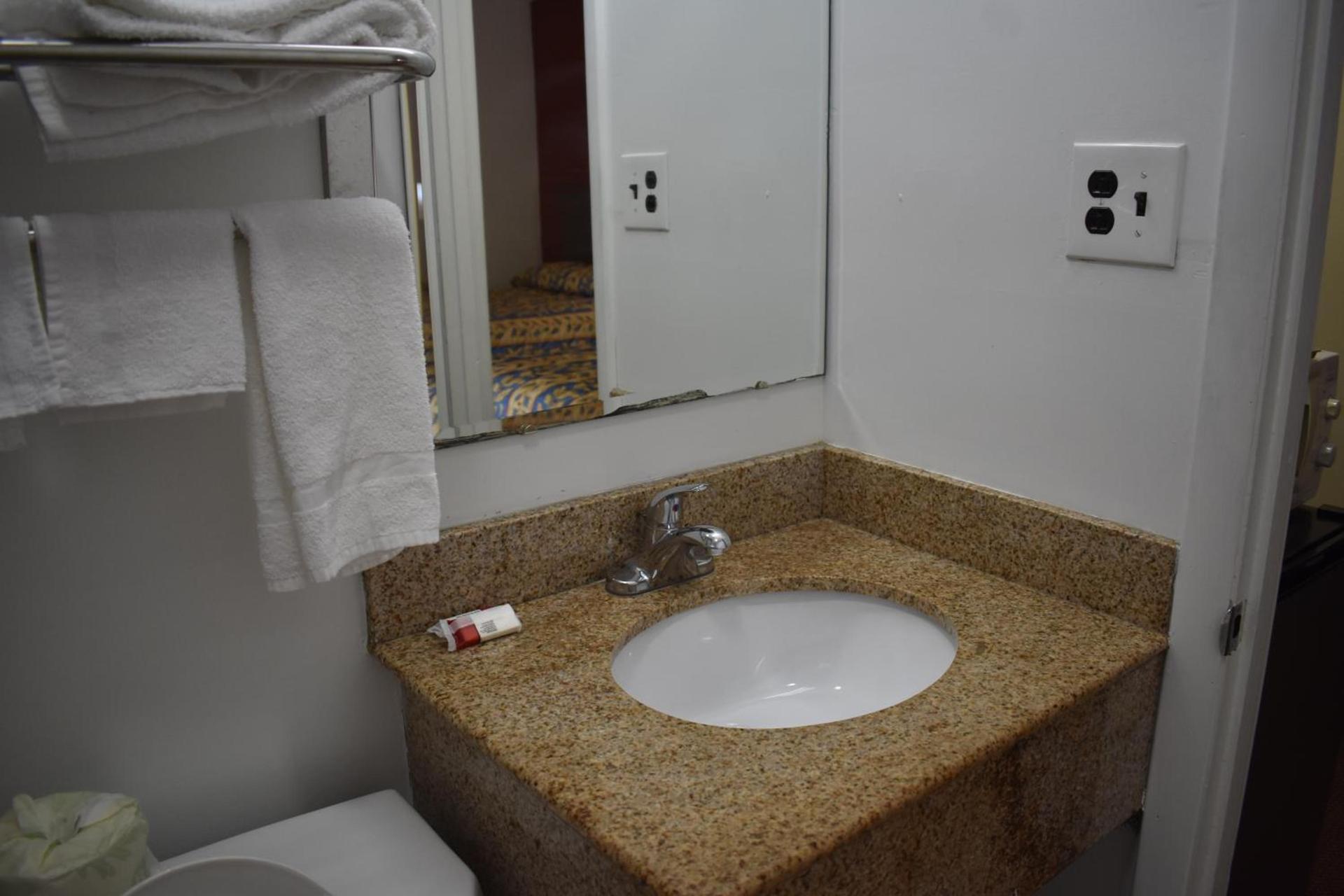 South Hills Motel photo 23