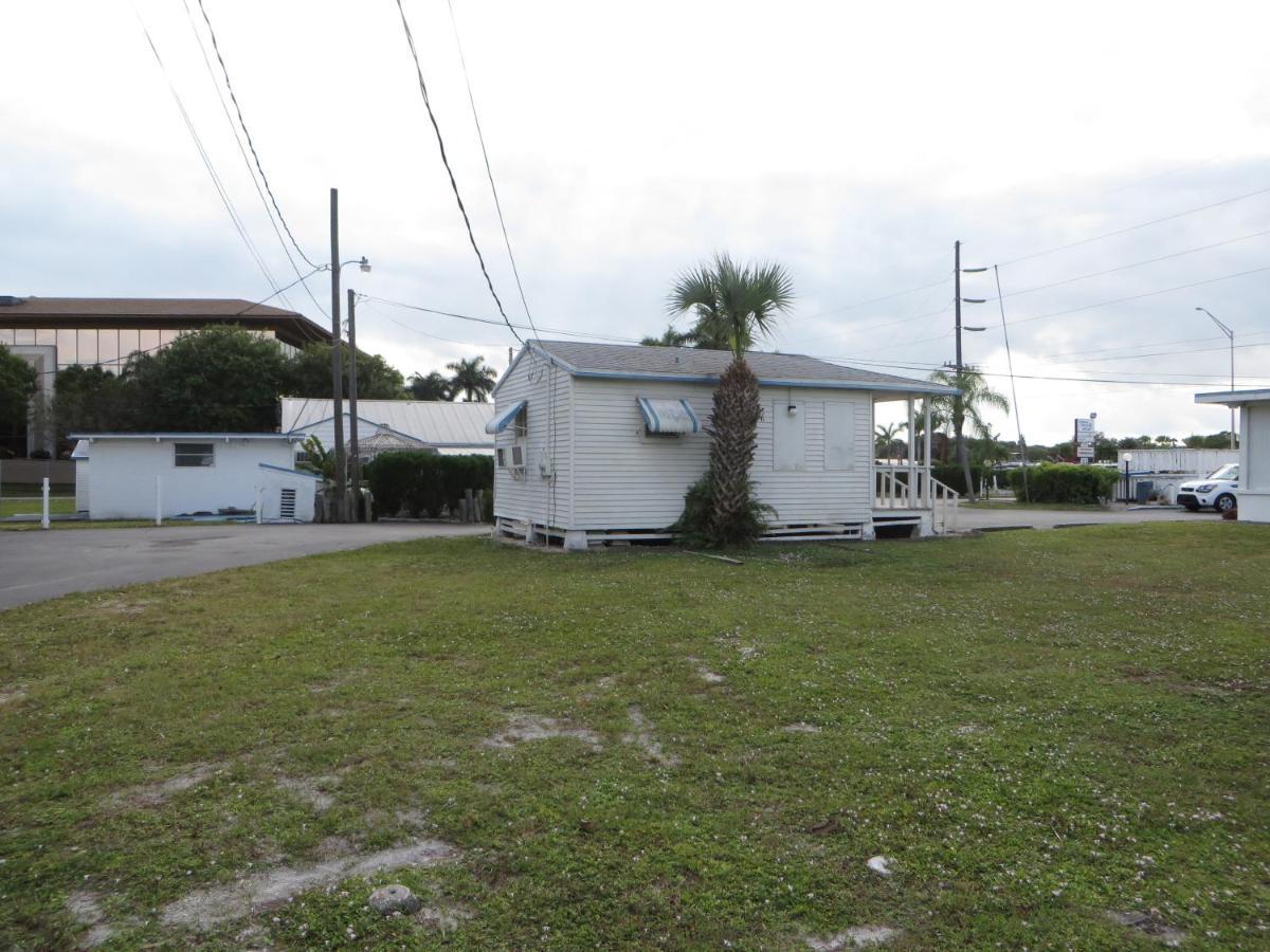 Royal Palms Motel photo 12