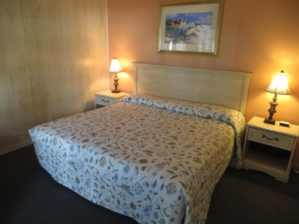 Royal Palms Motel photo 5