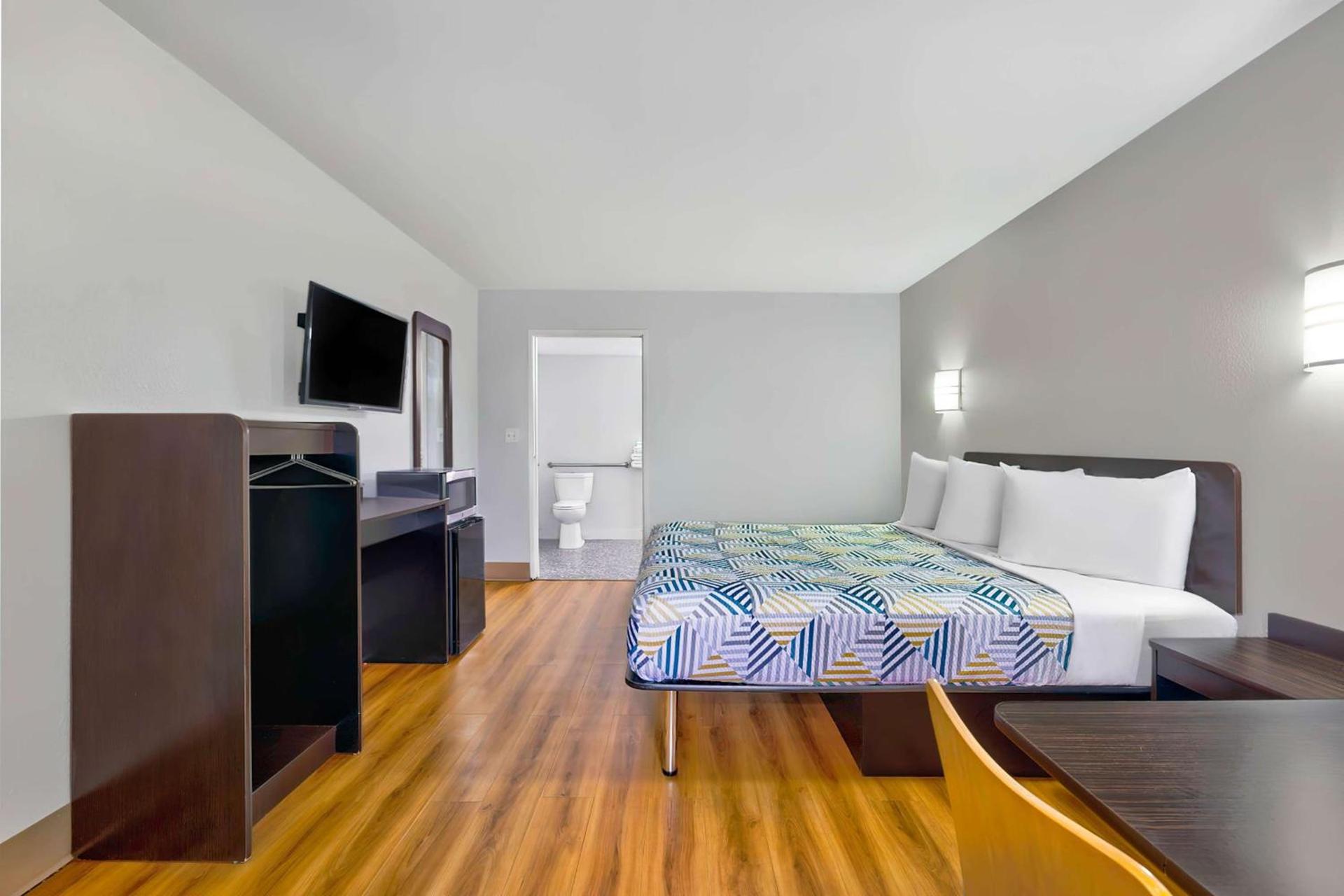 Motel 6-Plano, TX - Plano Northeast photo 5