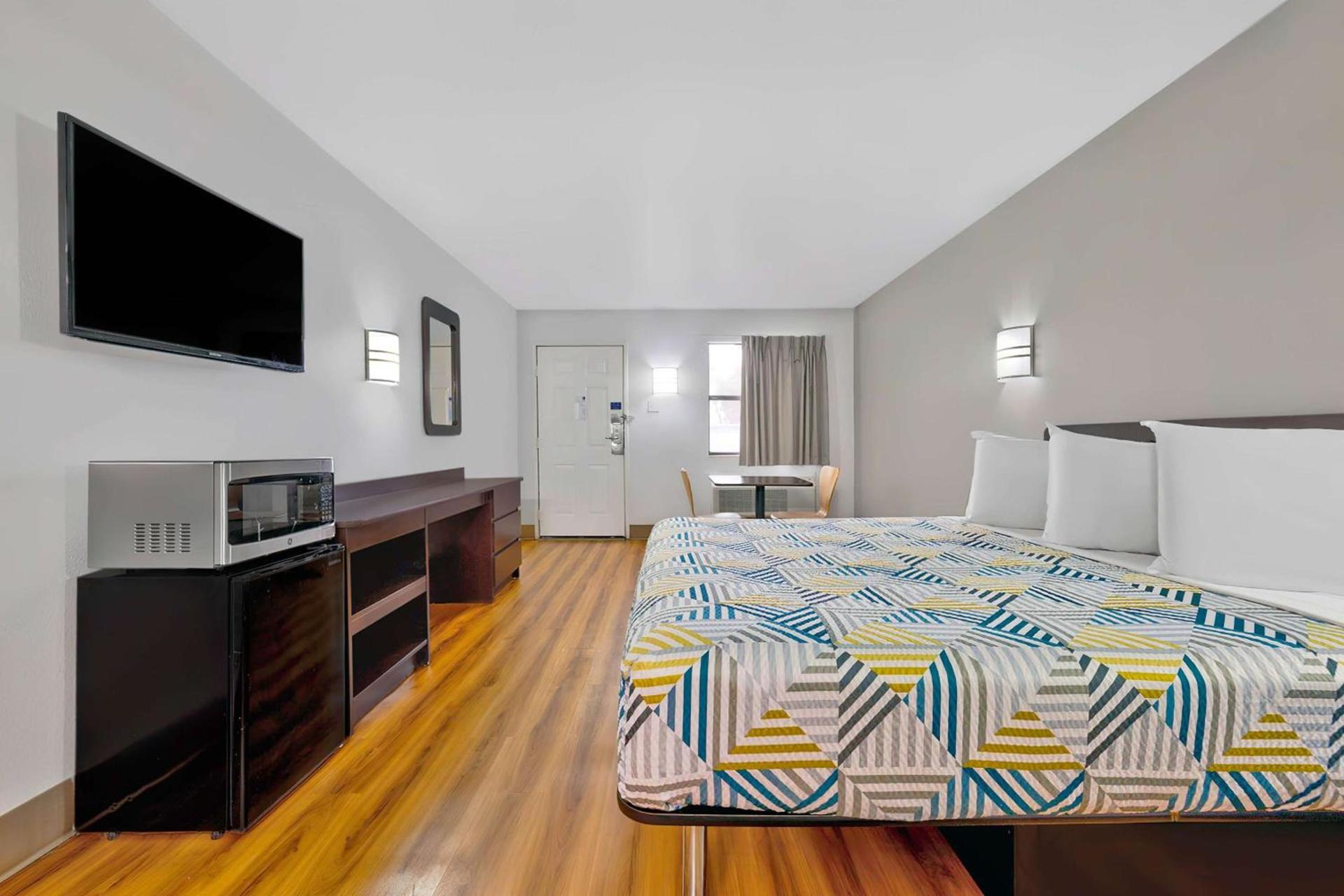 Motel 6-Plano, TX - Plano Northeast photo 12