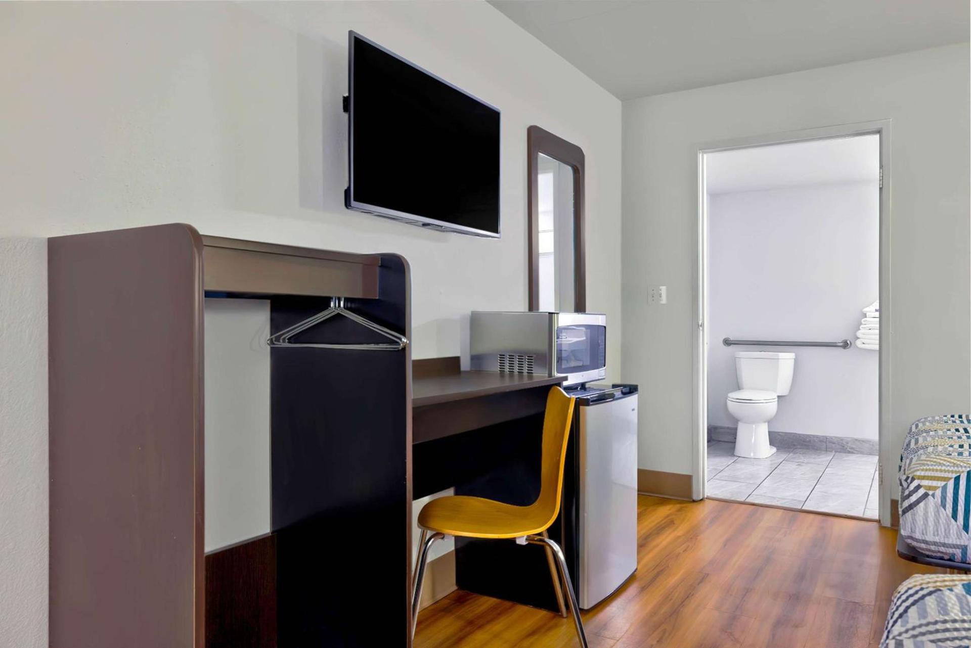 Motel 6-Plano, TX - Plano Northeast photo 15