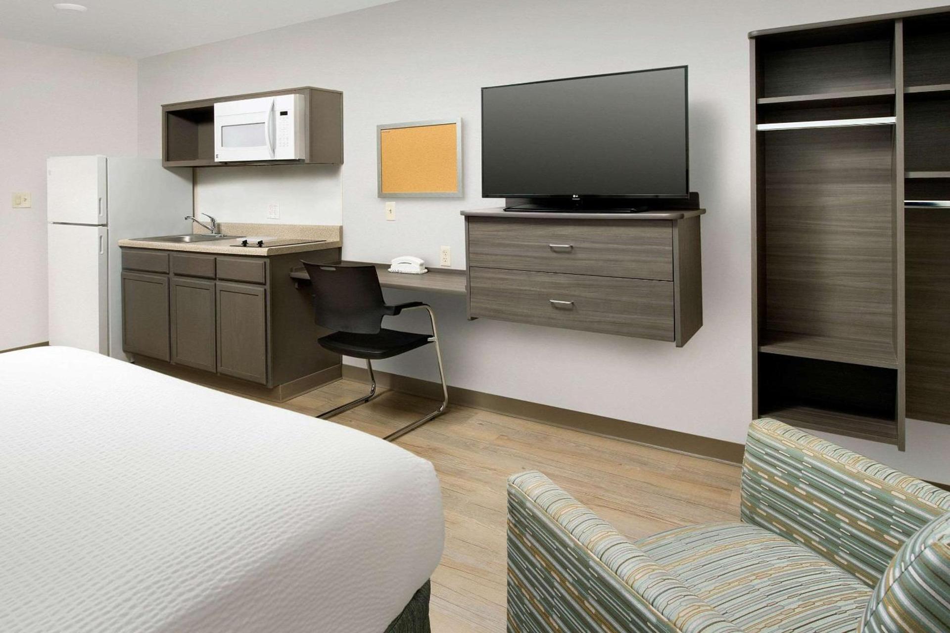 WoodSpring Suites Broken Arrow photo 9
