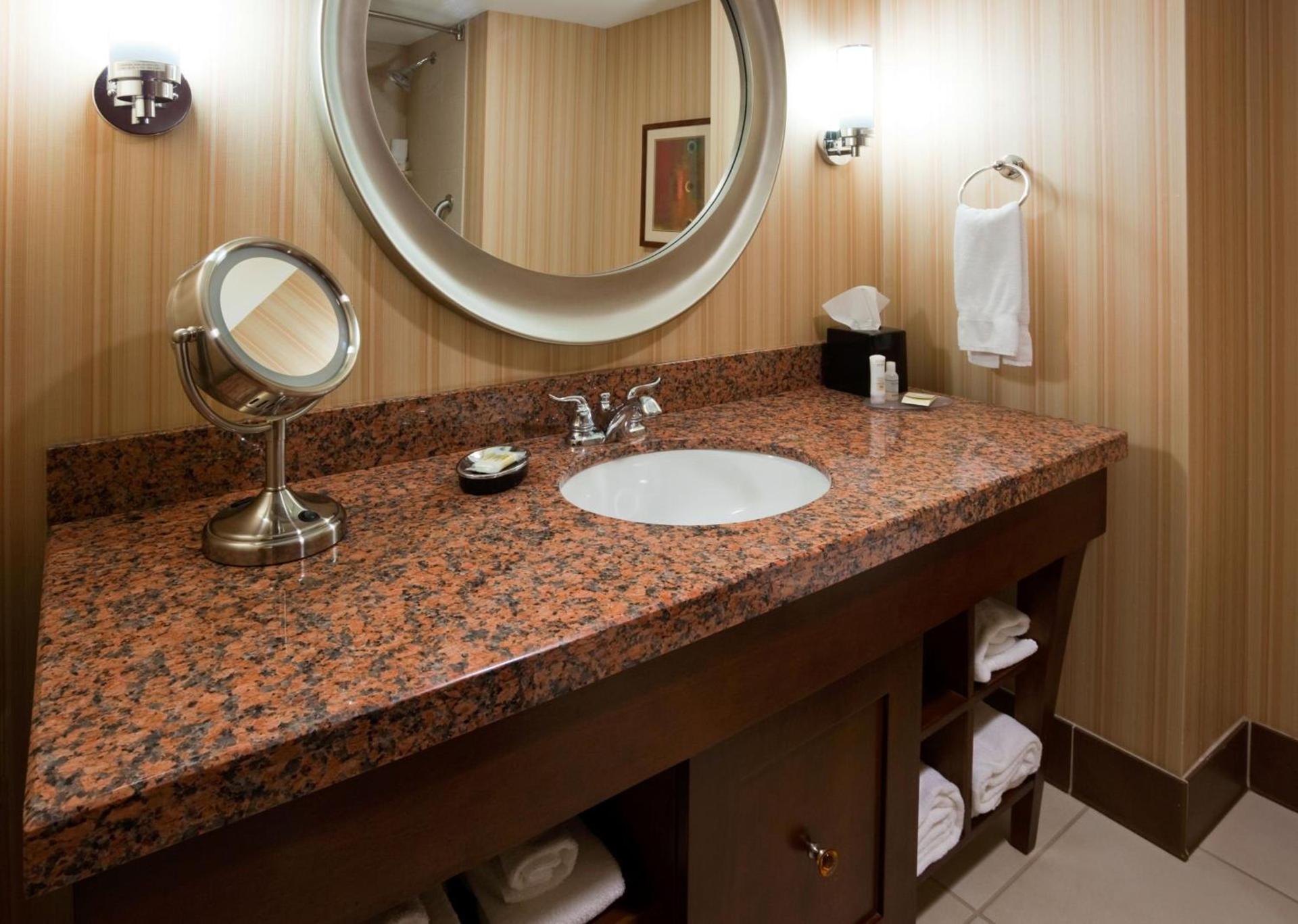 Sonesta Milwaukee West Wauwatosa photo 57
