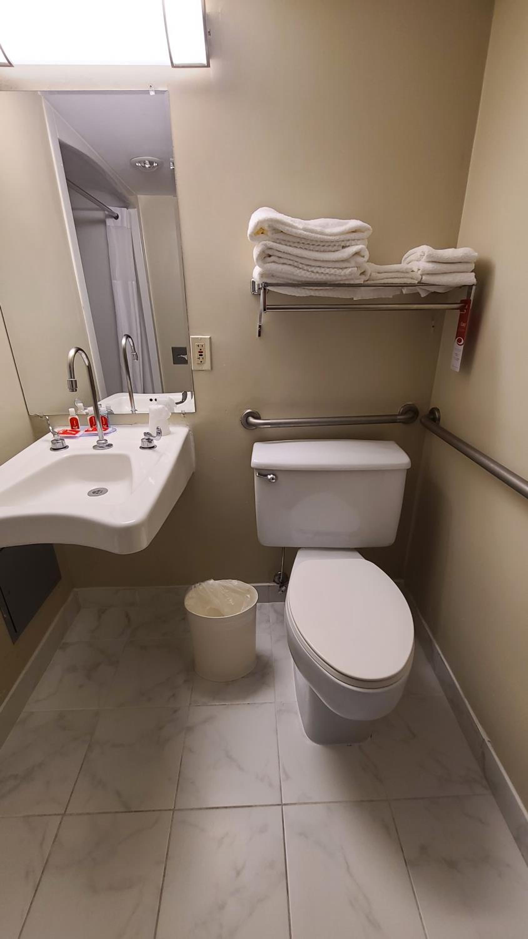 Econo Lodge Metro photo 42