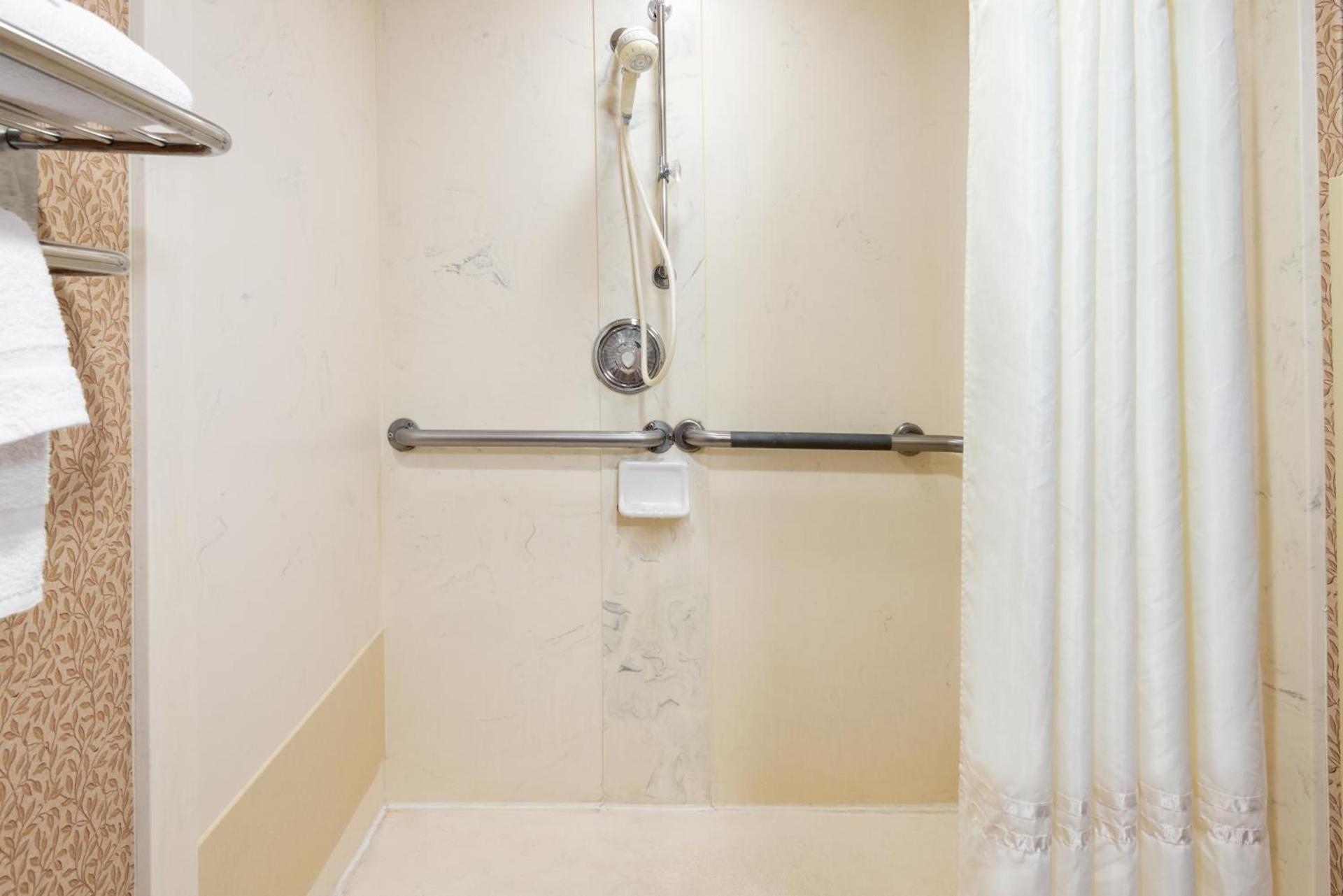 Capitol Plaza Hotel Jefferson City photo 16
