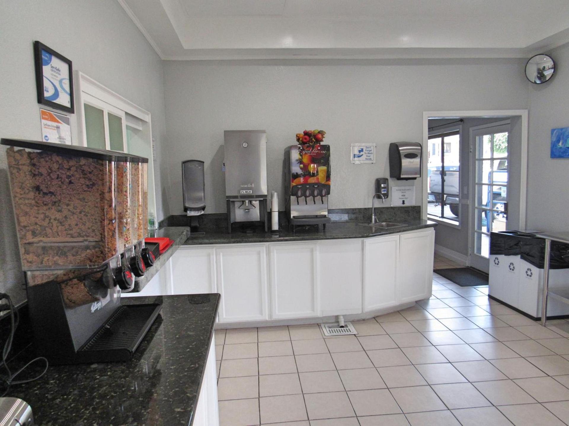 Capri Suites Anaheim photo 21