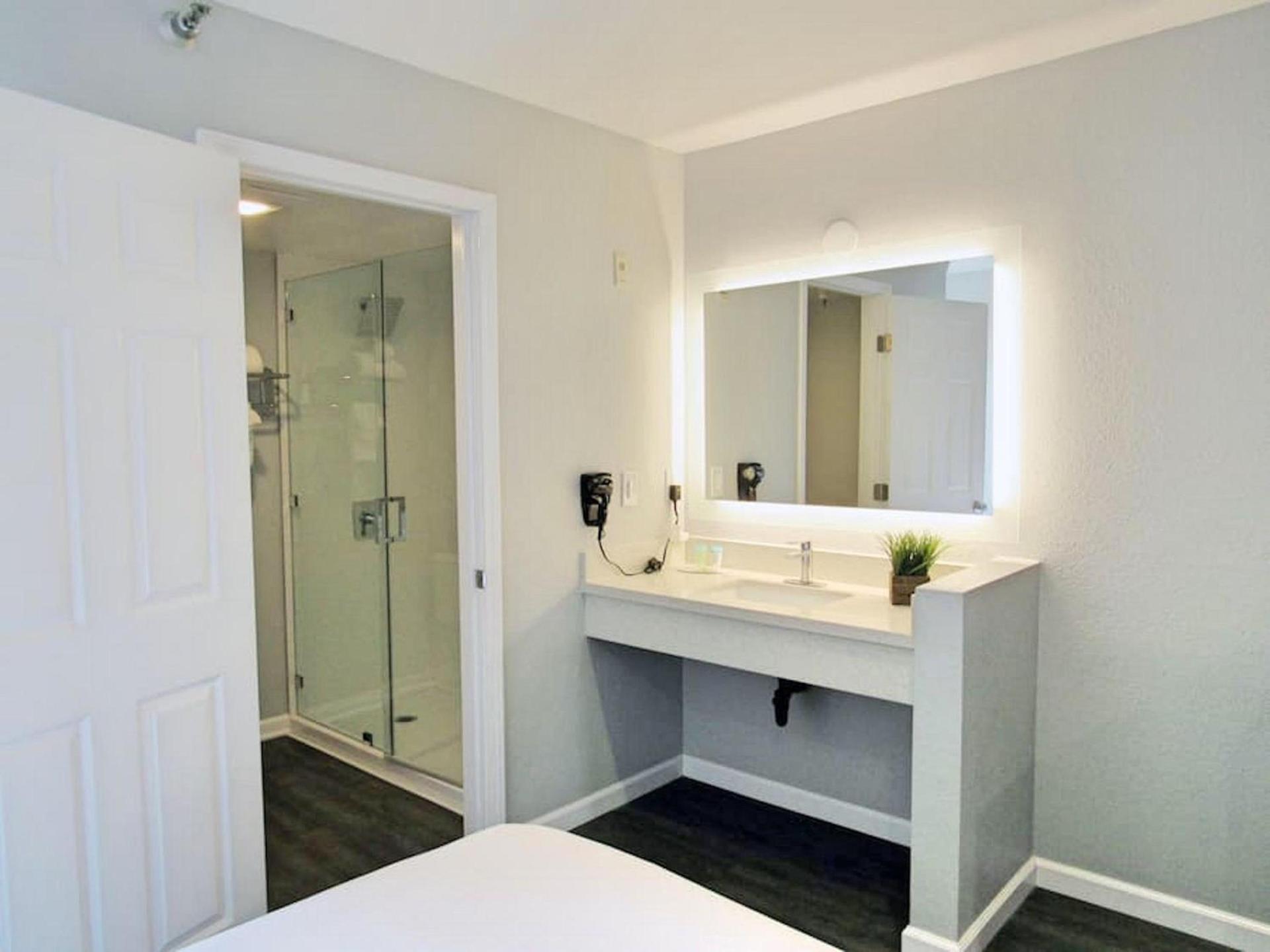 Capri Suites Anaheim photo 25