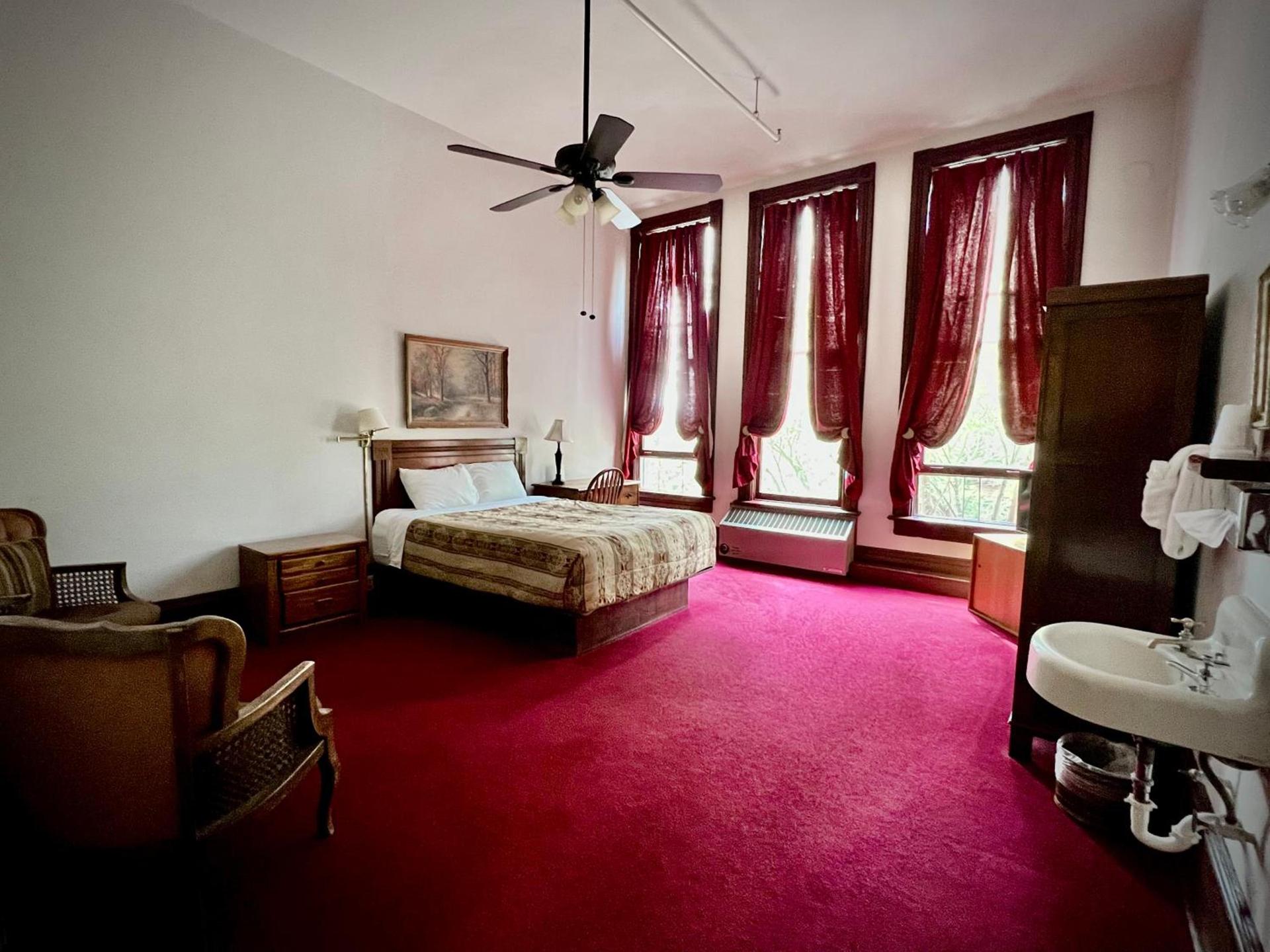 The Monarch Hotel photo 10