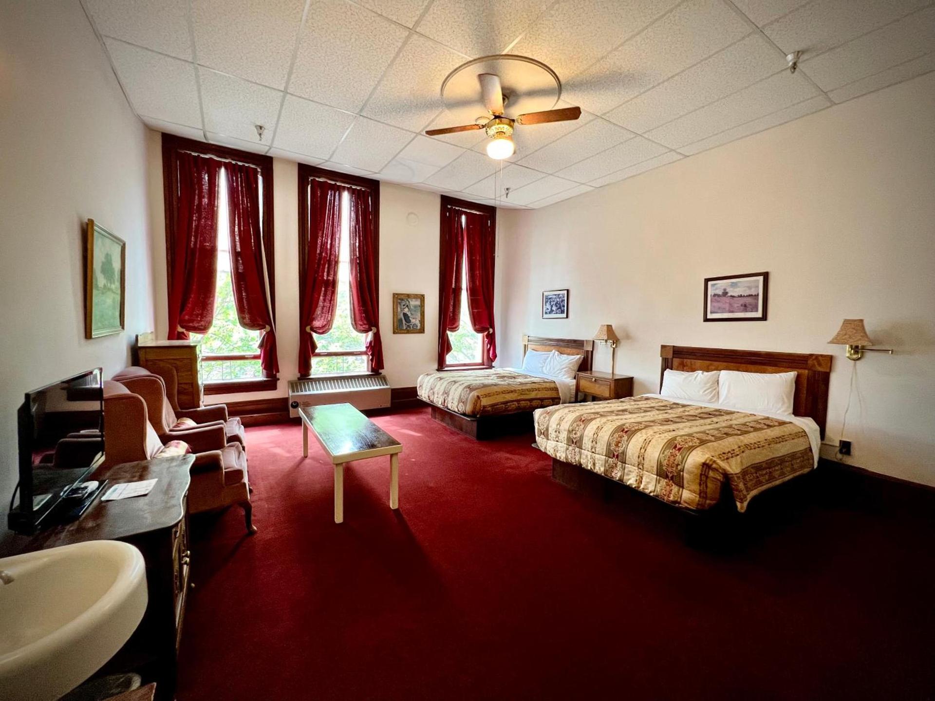 The Monarch Hotel photo 60