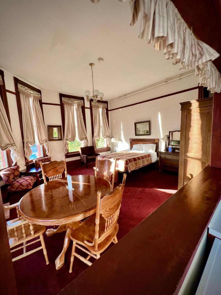 The Monarch Hotel photo 74