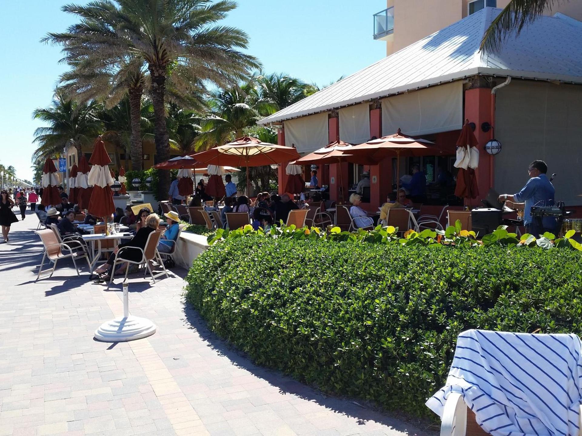 Hollywood Broadwalk Oceanside Hotel photo 24