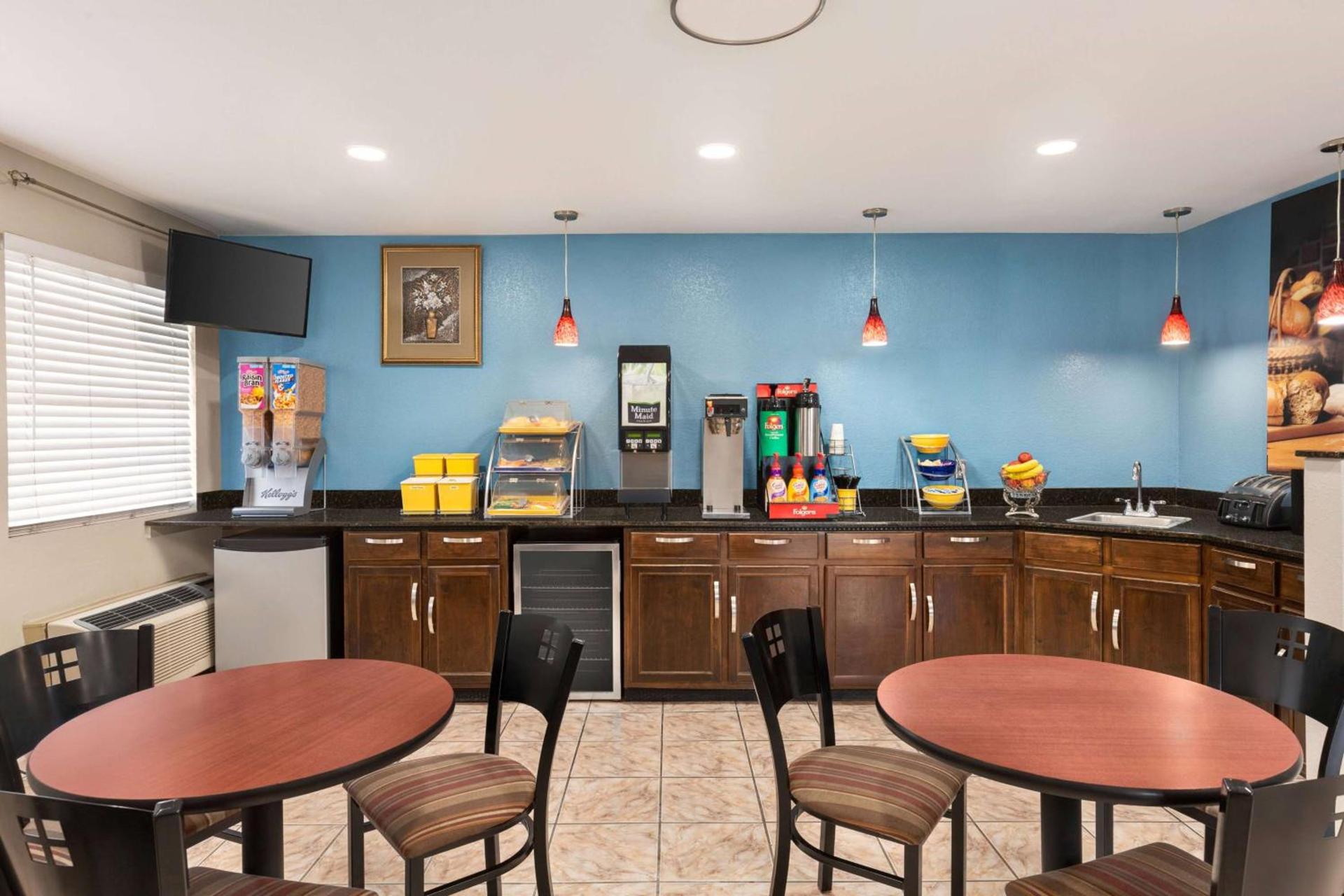 Days Inn by Wyndham Demopolis photo 21
