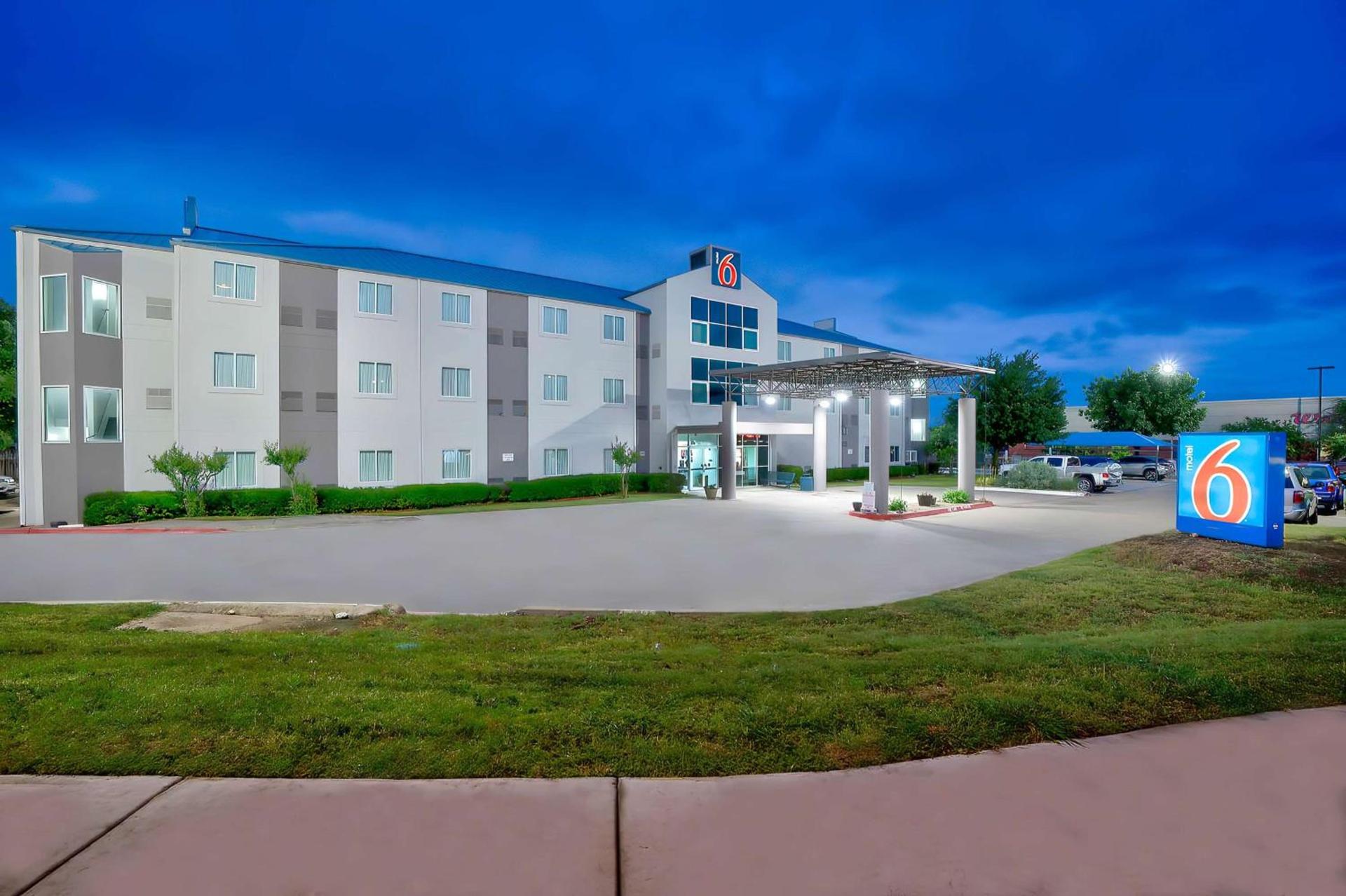 Motel 6-Benbrook, TX - Fort Worth photo 4