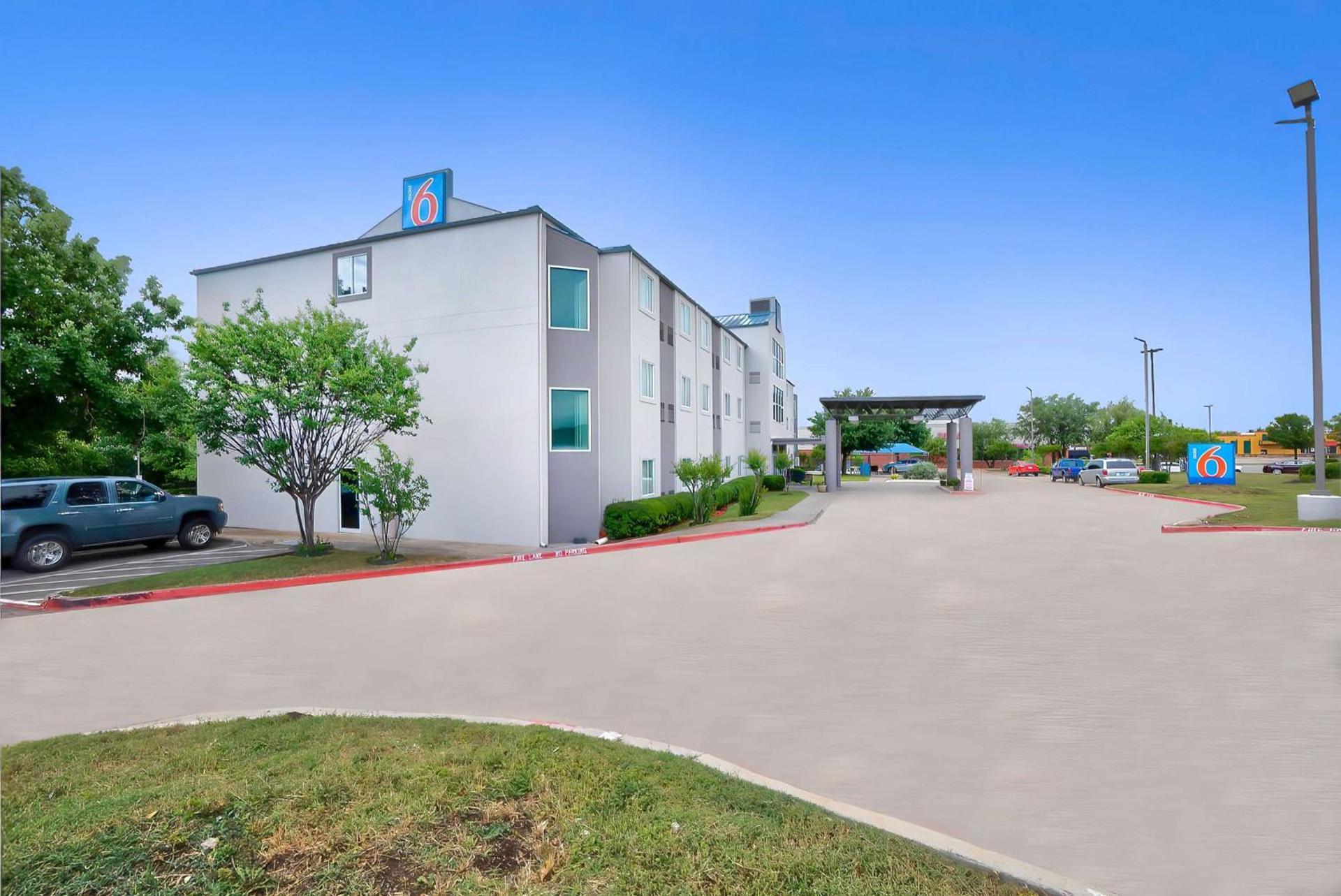 Motel 6-Benbrook, TX - Fort Worth photo 2