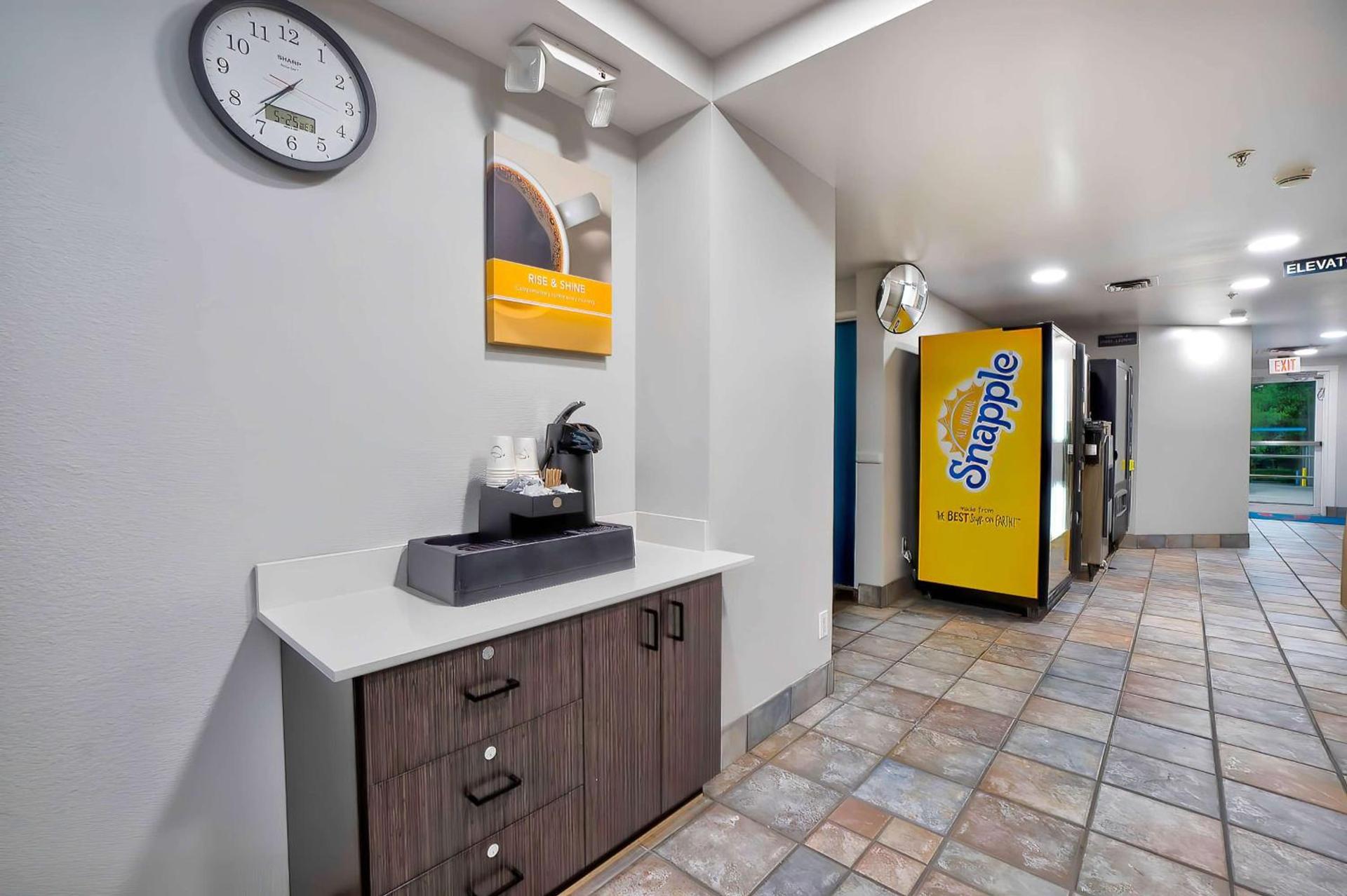 Motel 6-Benbrook, TX - Fort Worth photo 24