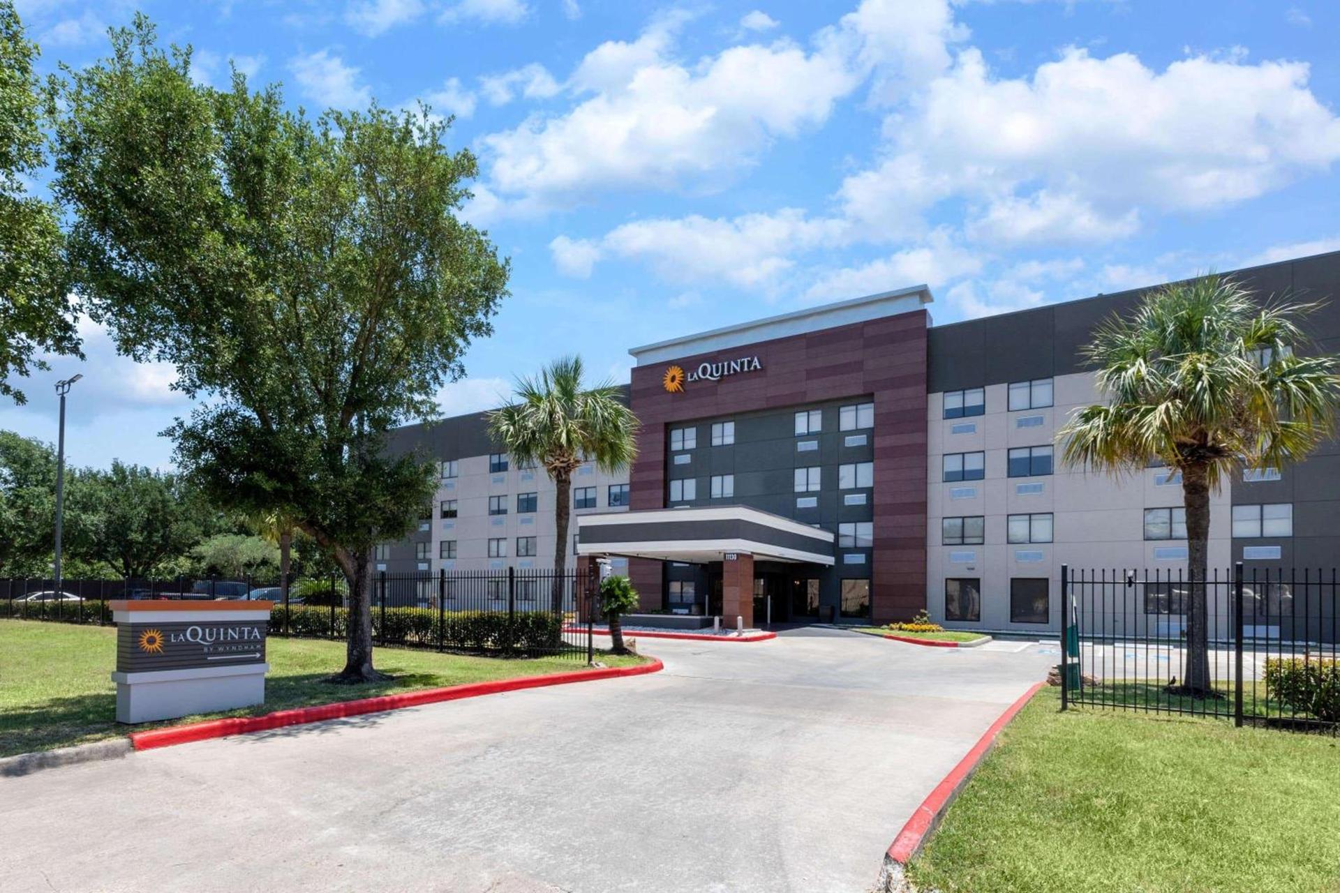 La Quinta by Wyndham Houston NW Brookhollow photo 2