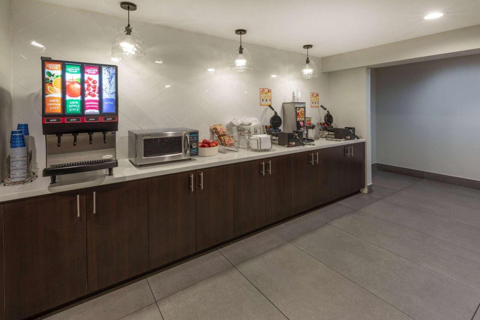 La Quinta by Wyndham Houston NW Brookhollow photo 8
