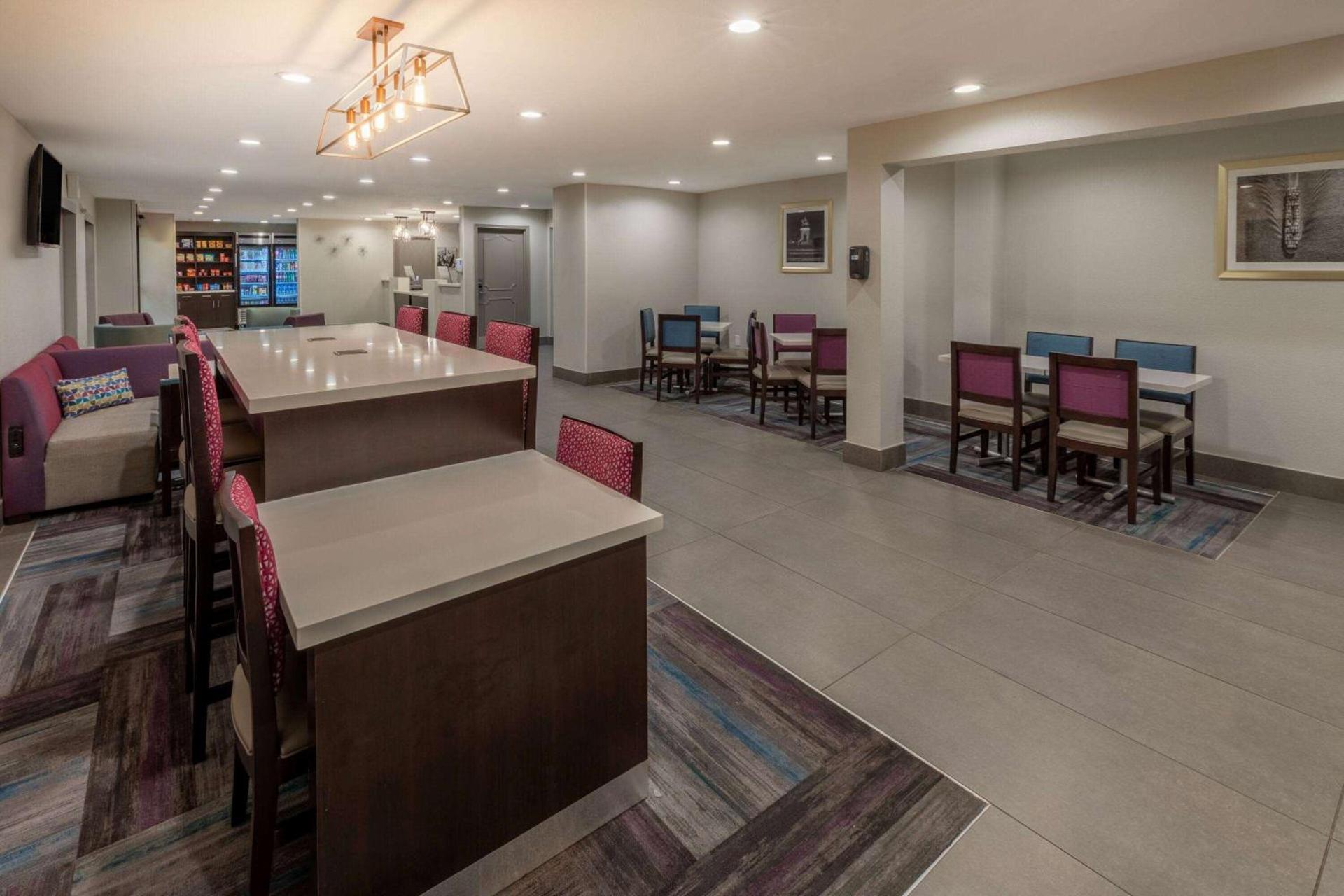 La Quinta by Wyndham Houston NW Brookhollow photo 11