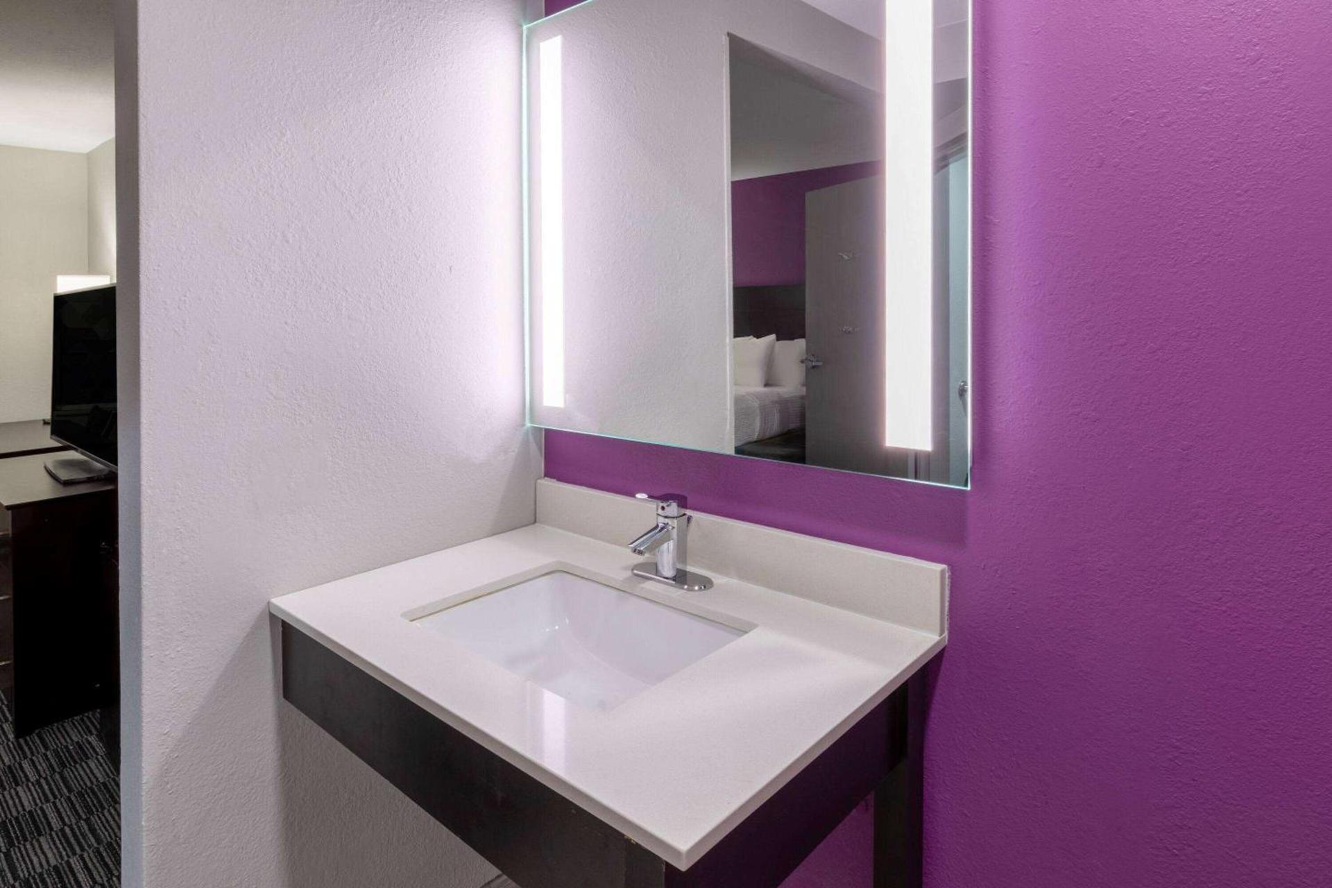 La Quinta by Wyndham Houston NW Brookhollow photo 23