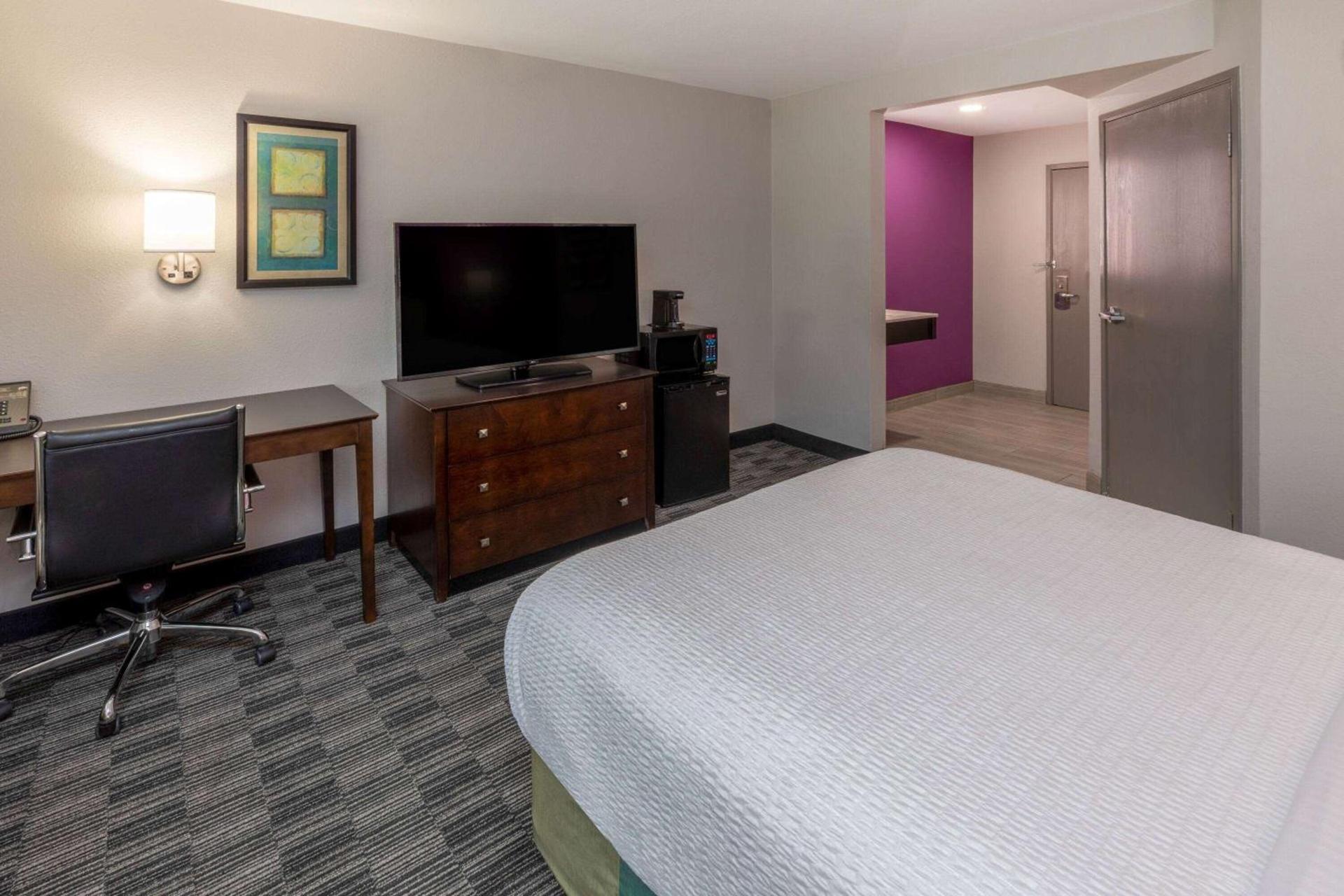 La Quinta by Wyndham Houston NW Brookhollow photo 22