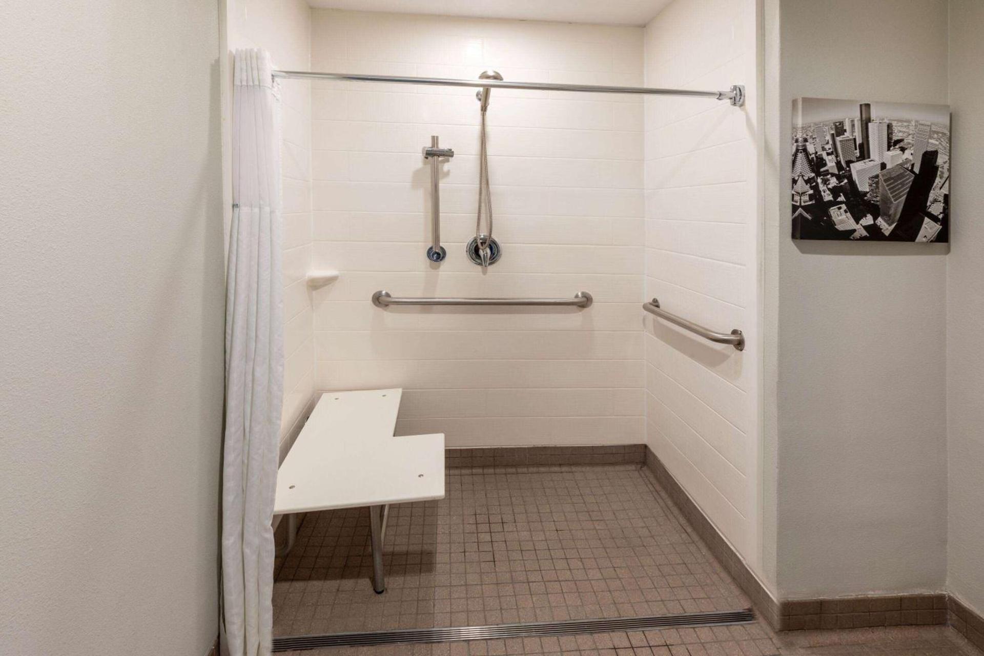 La Quinta by Wyndham Houston NW Brookhollow photo 25