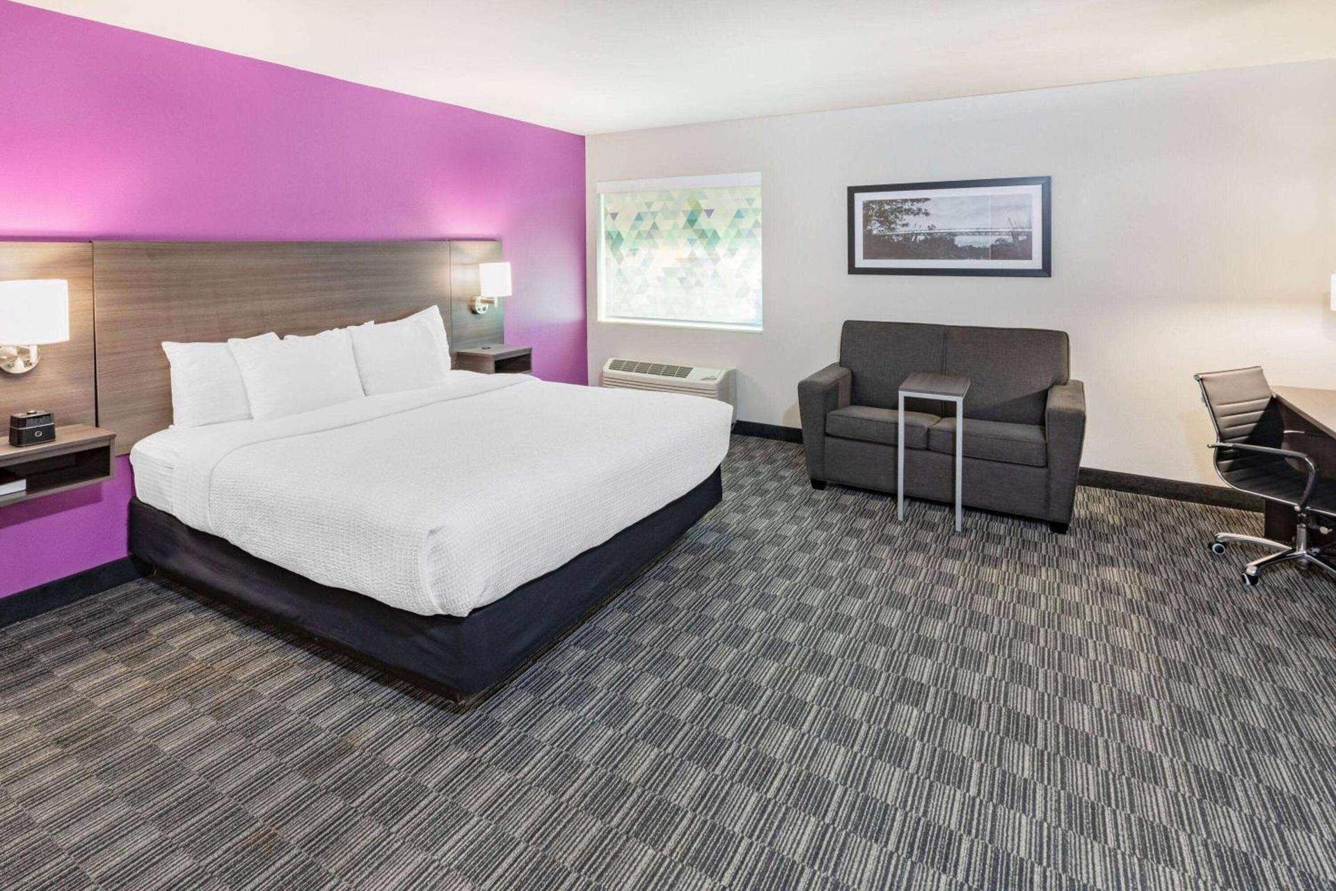 La Quinta by Wyndham Houston Southwest photo 11