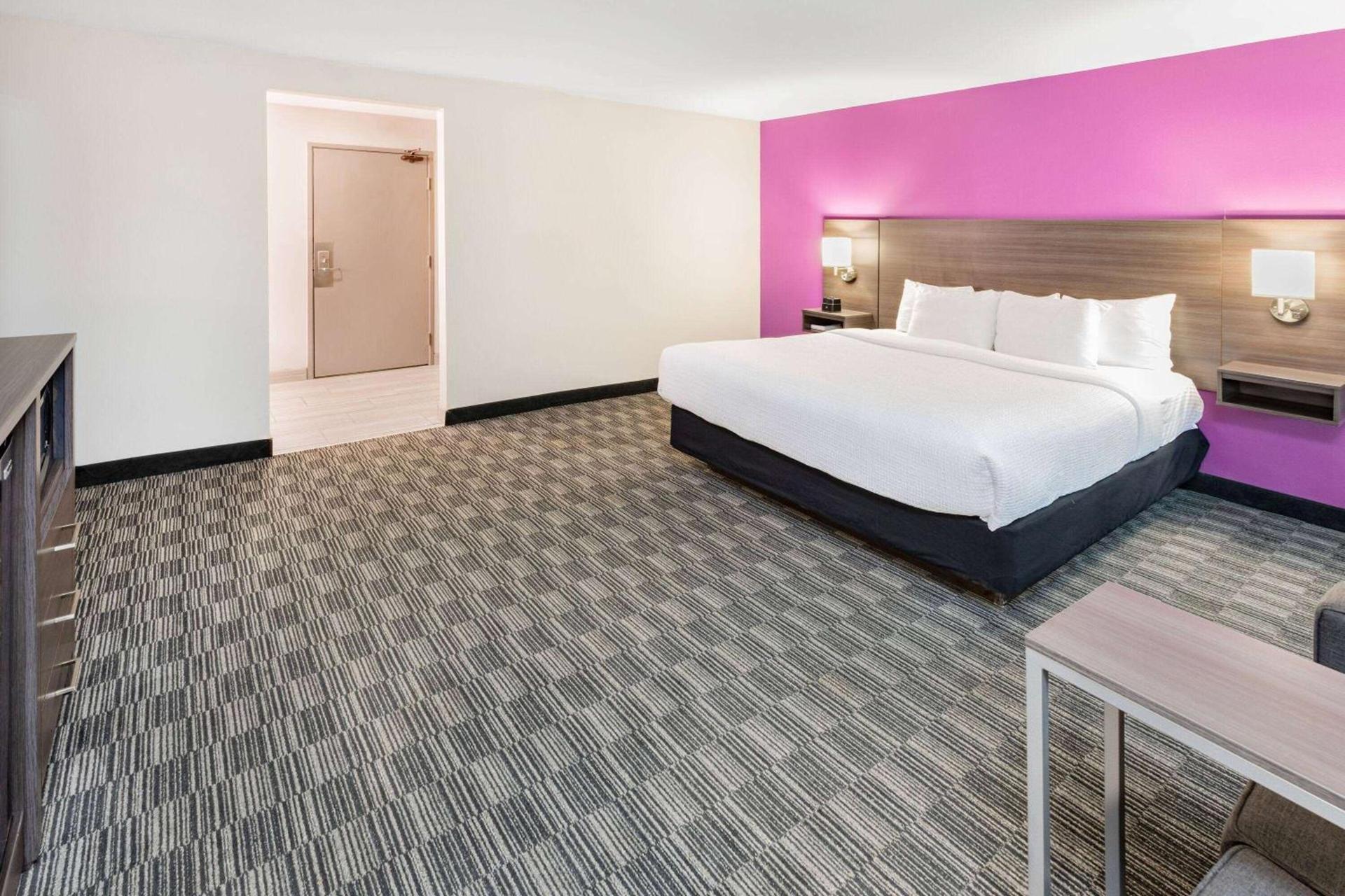 La Quinta by Wyndham Houston Southwest photo 13