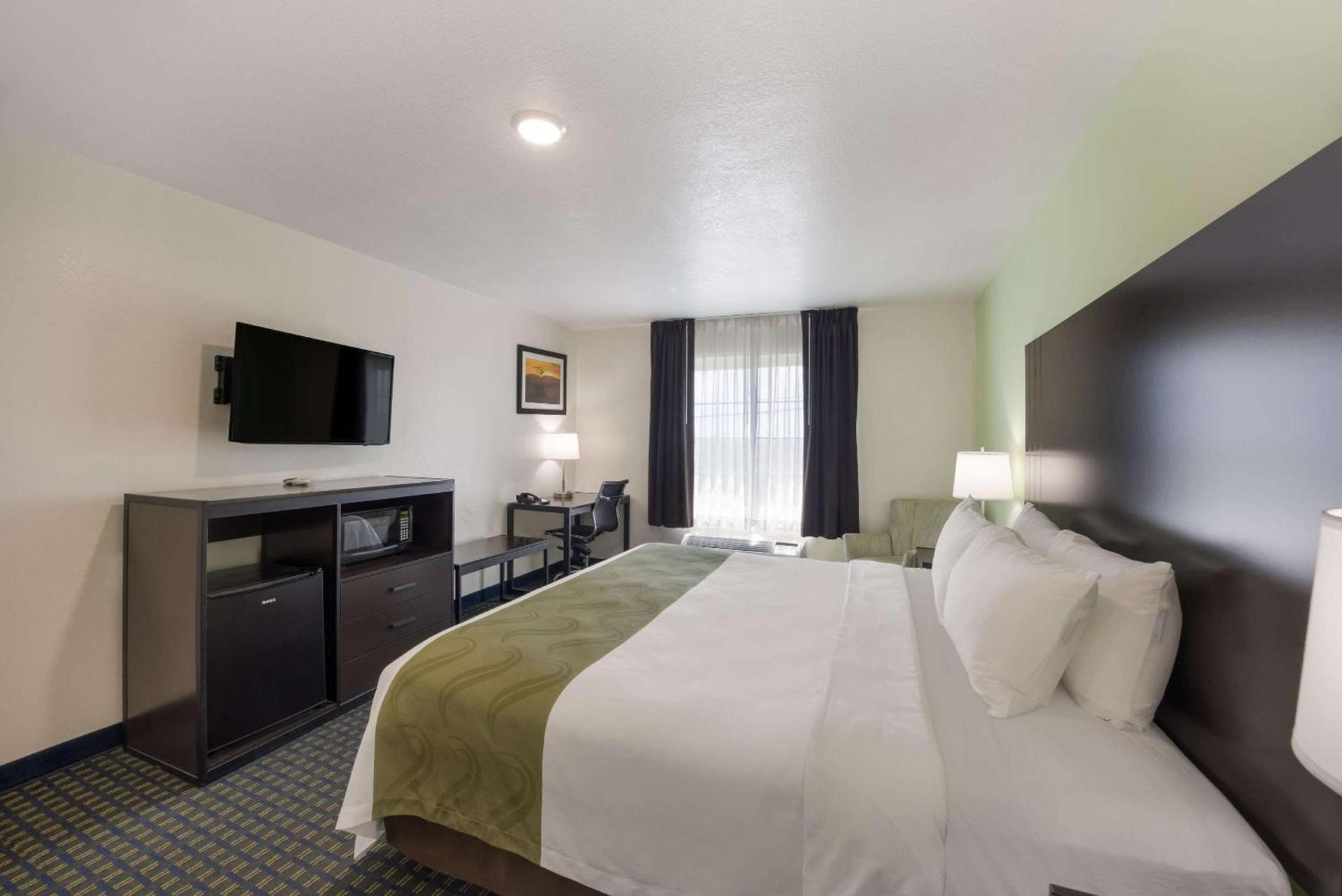 Quality Inn & Suites Clayton, NM photo 11