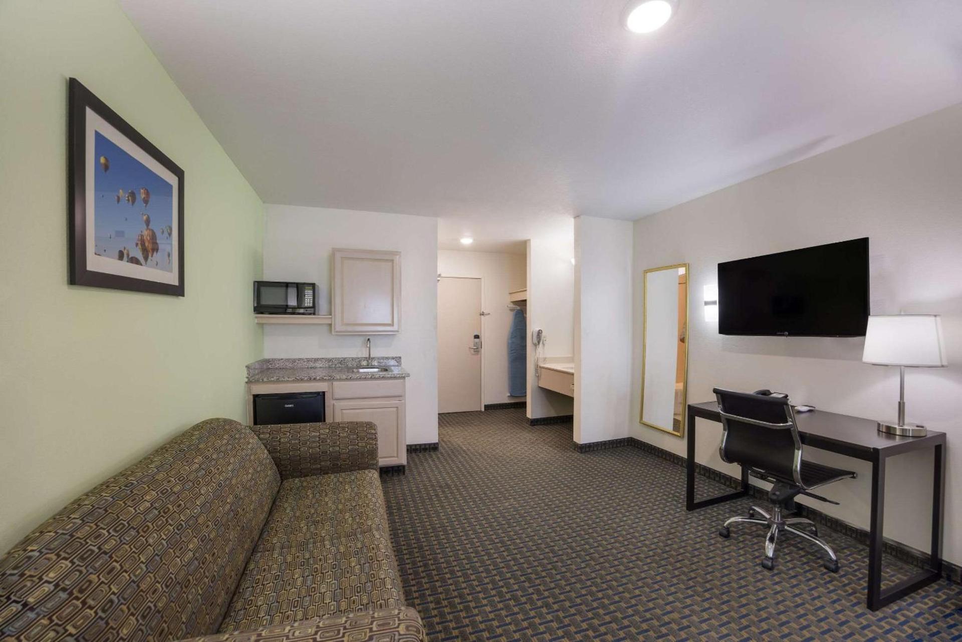 Quality Inn & Suites Clayton, NM photo 28