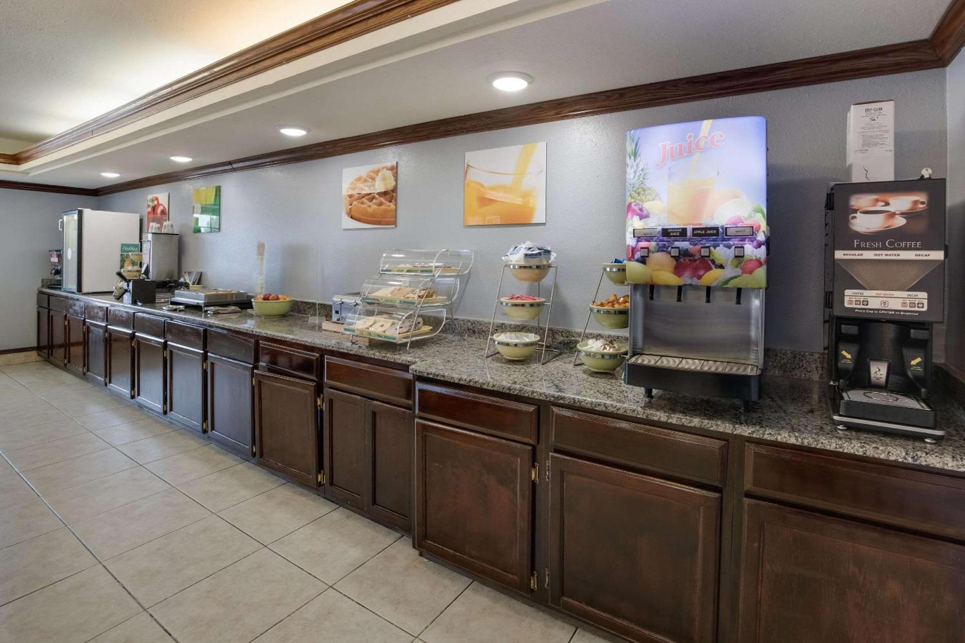 Quality Inn & Suites Clayton, NM photo 34