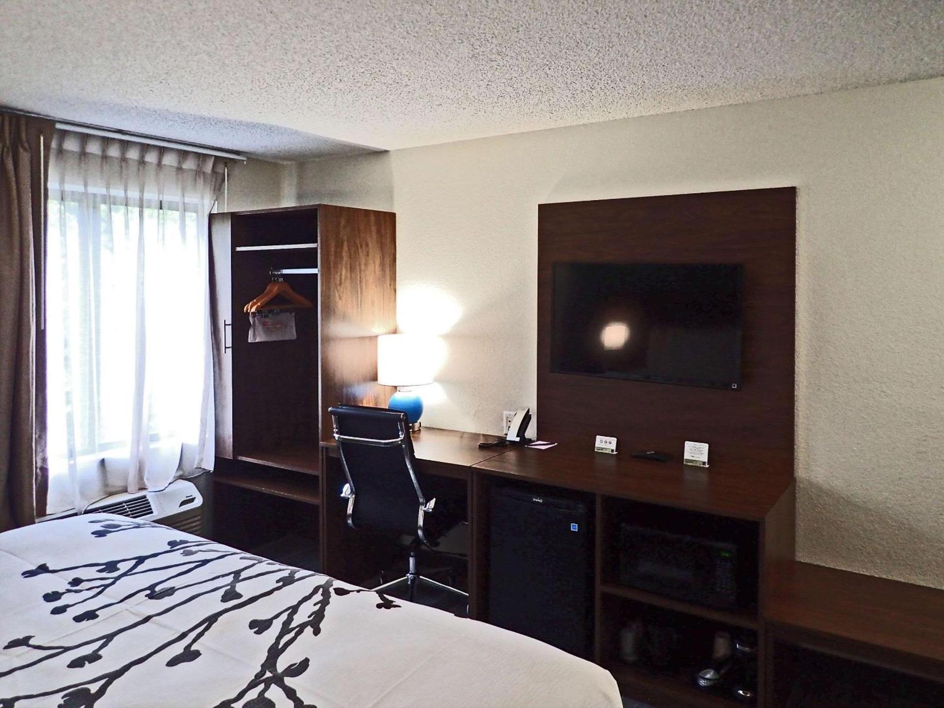 Sleep Inn & Suites California MD photo 8