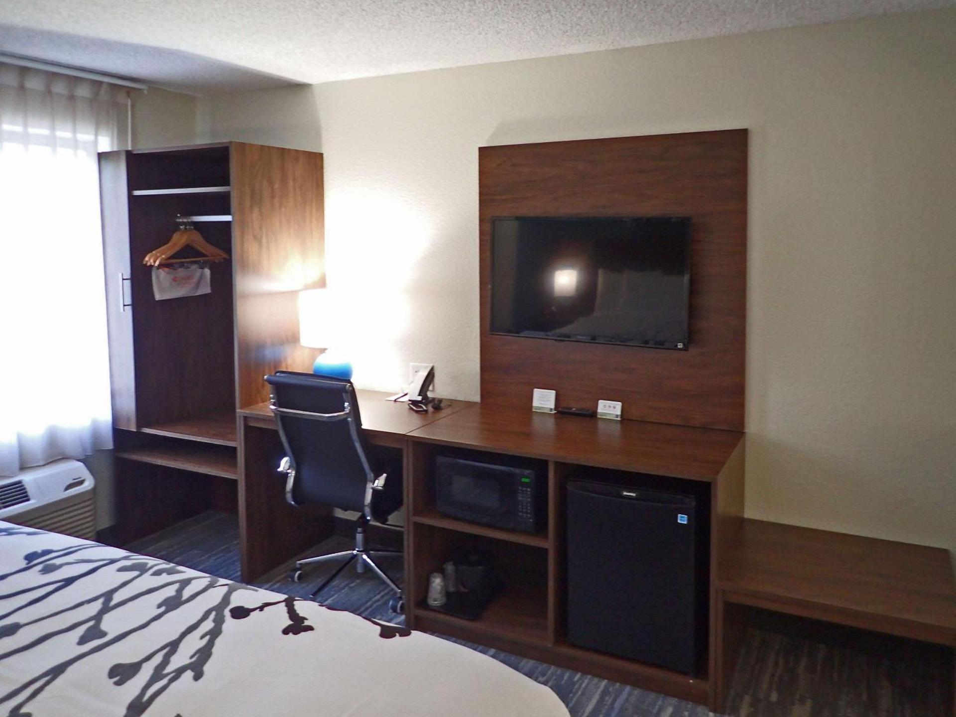 Sleep Inn & Suites California MD photo 9