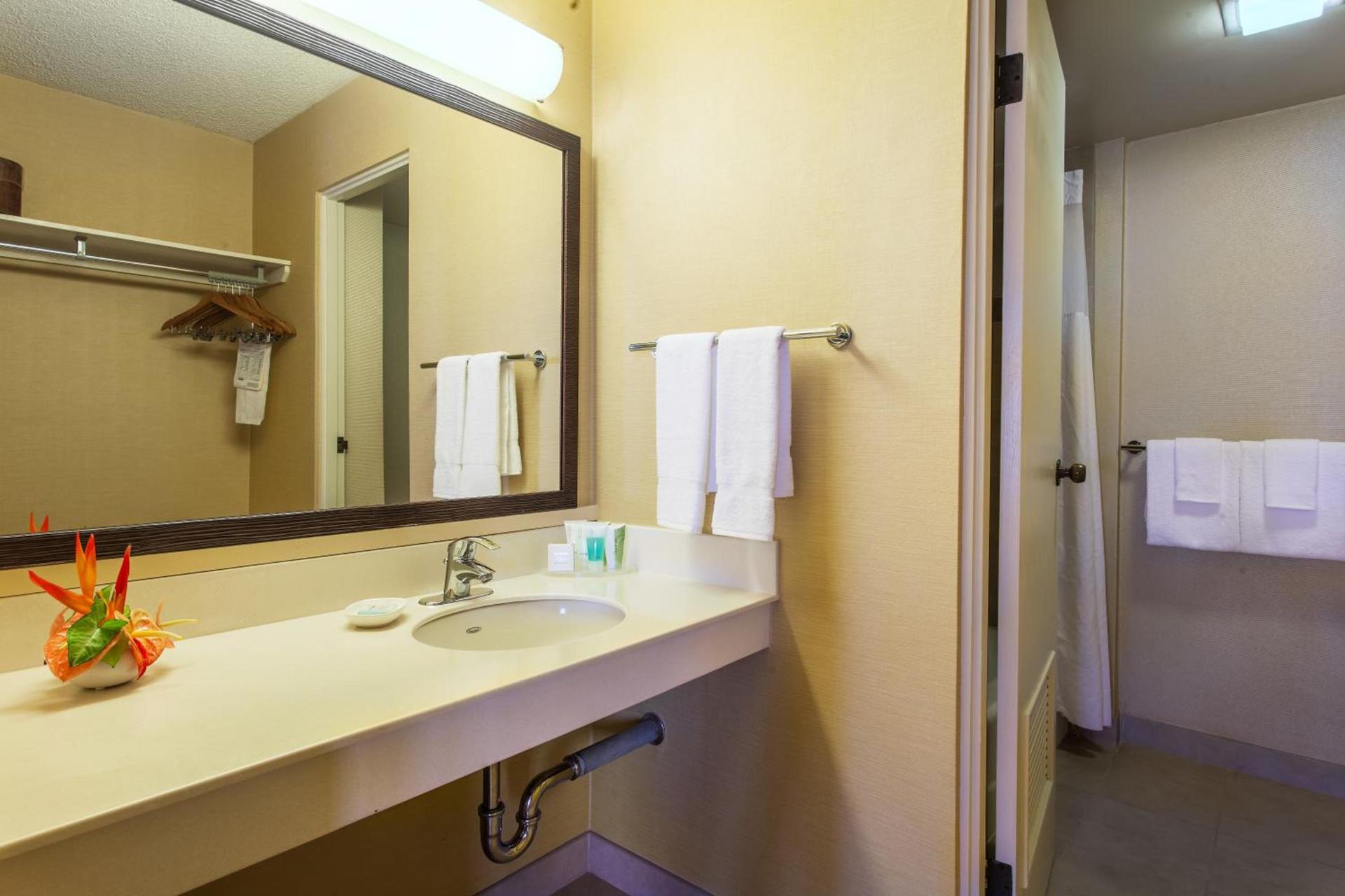 Hilo Hawaiian Hotel, Trademark Collection by Wyndham photo 36