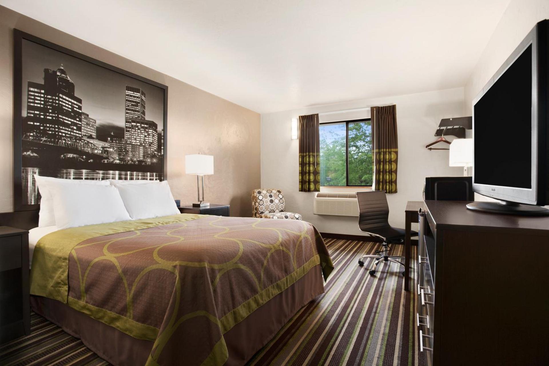 Super 8 by Wyndham Portland Airport photo 24