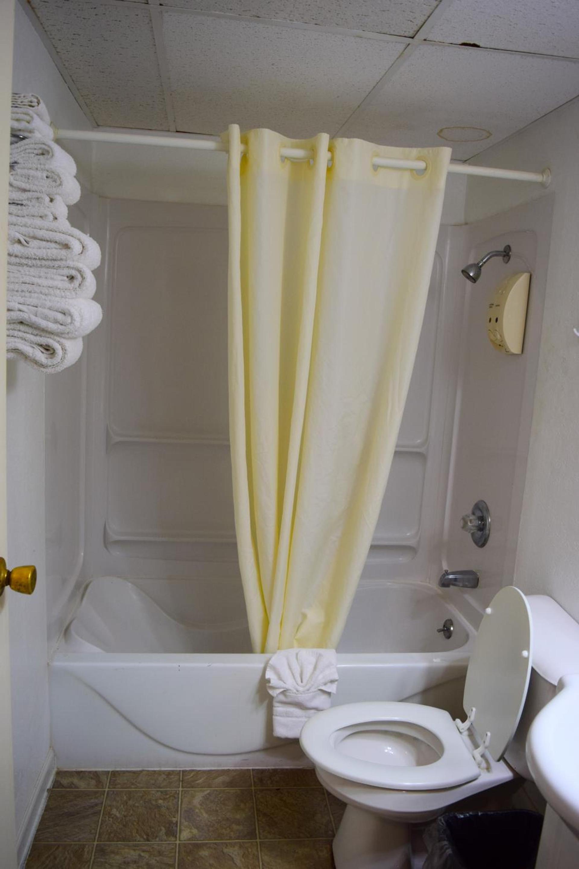 Super 8 by Wyndham Newcastle photo 32