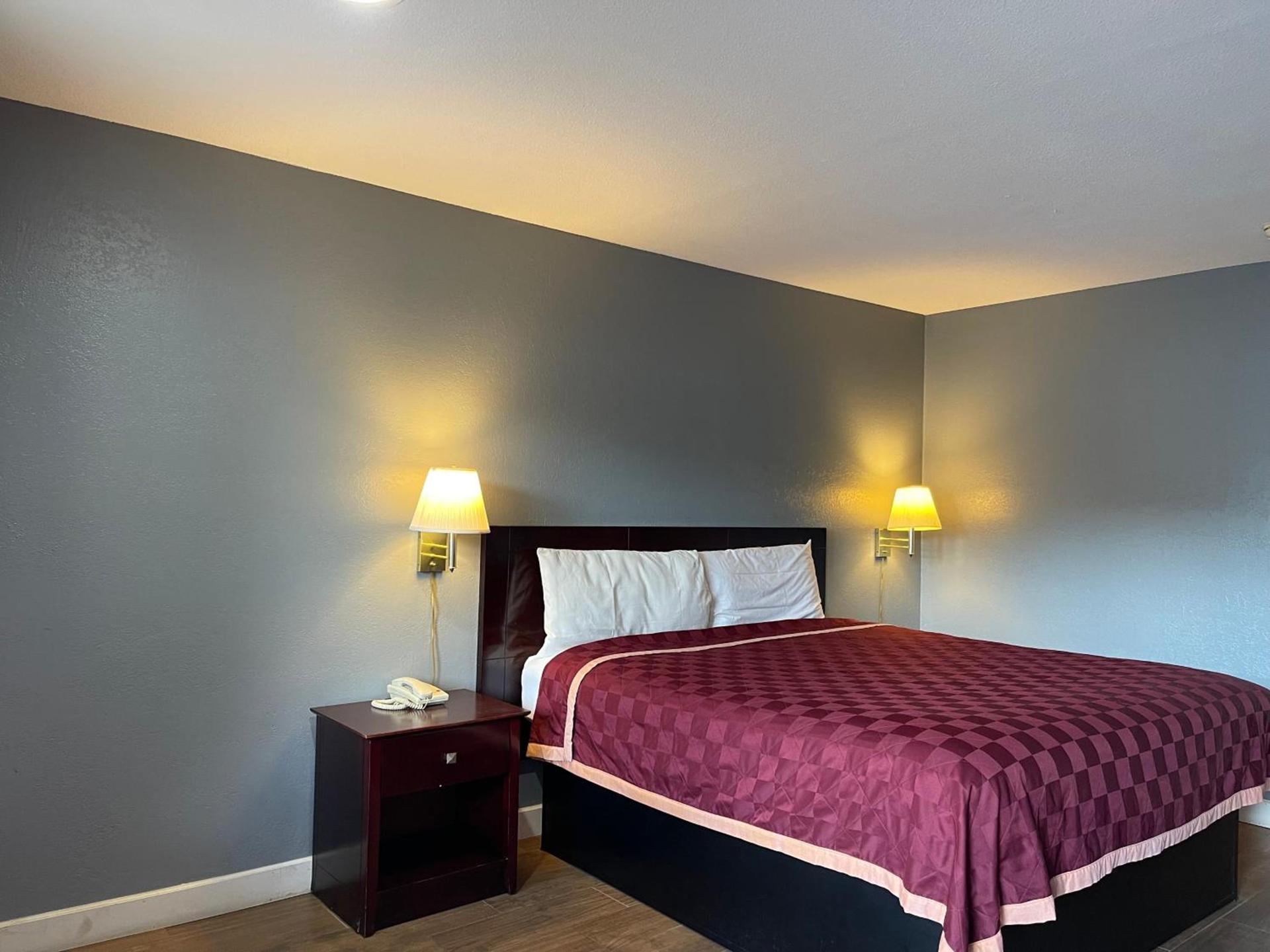 Majestic Inn photo 15