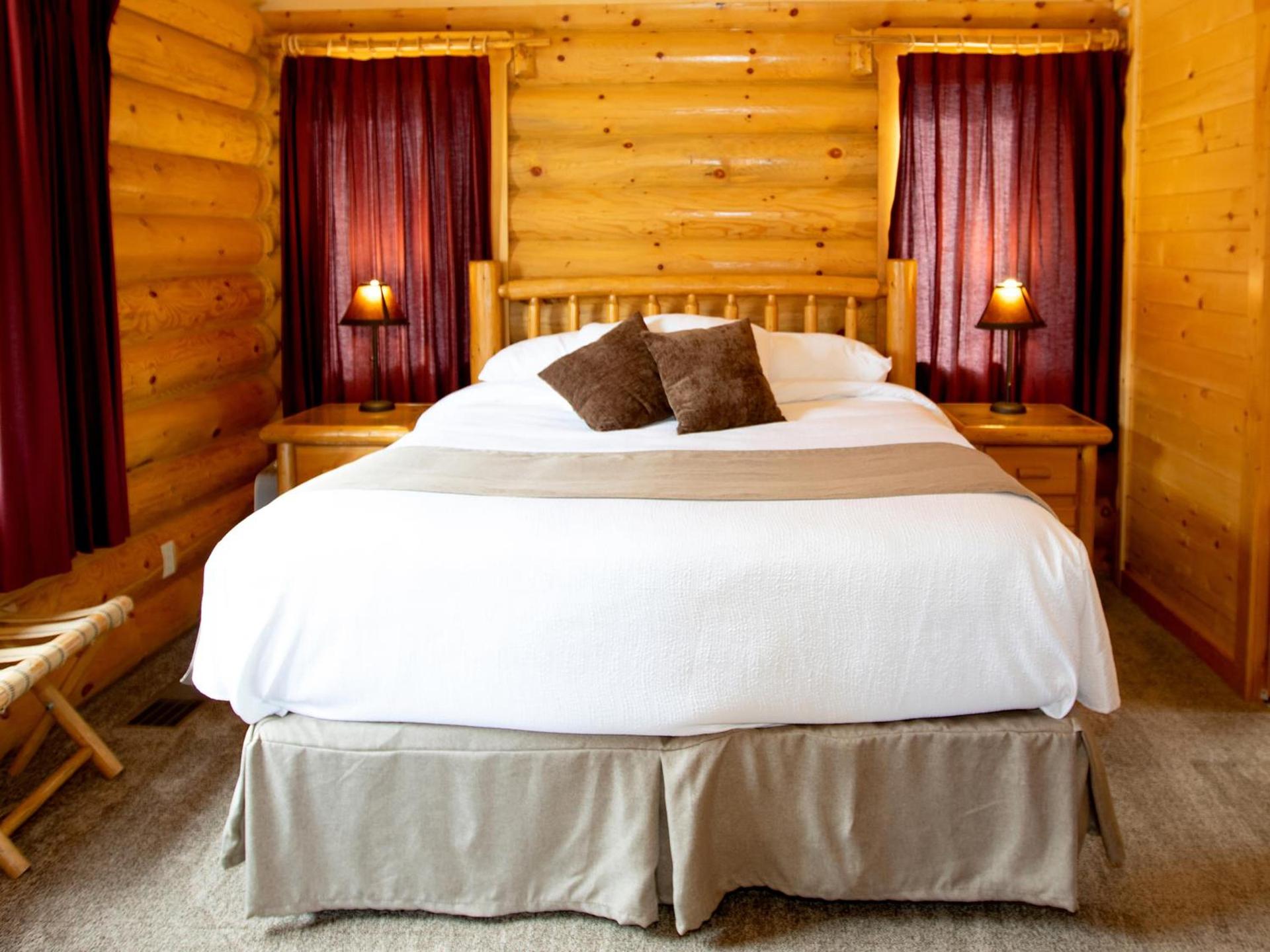 Beartooth Hideaway Inn & Cabins photo 9