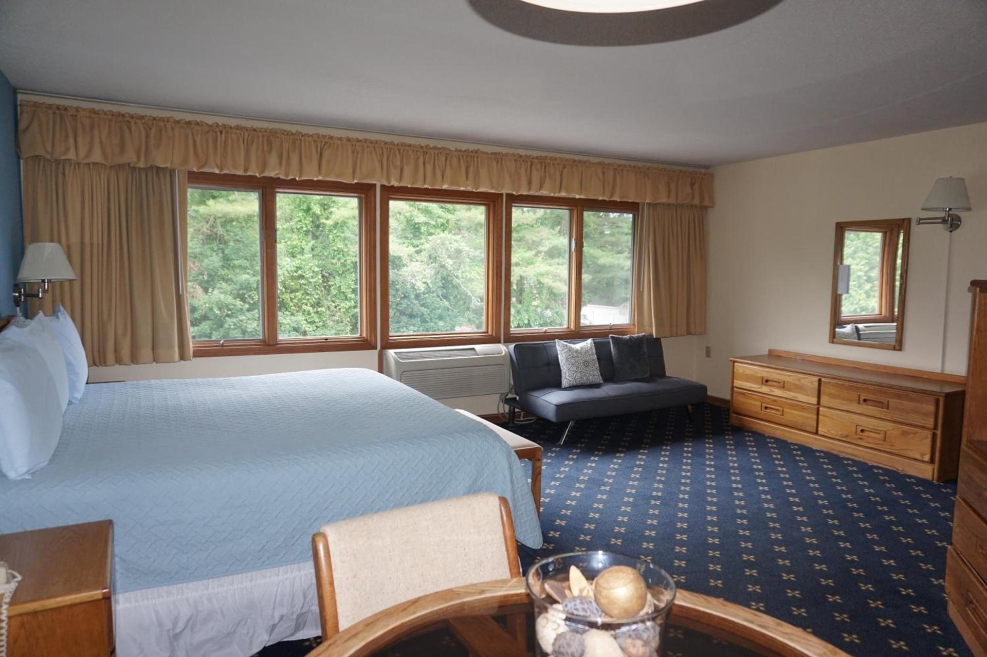 The Niantic Inn photo 16