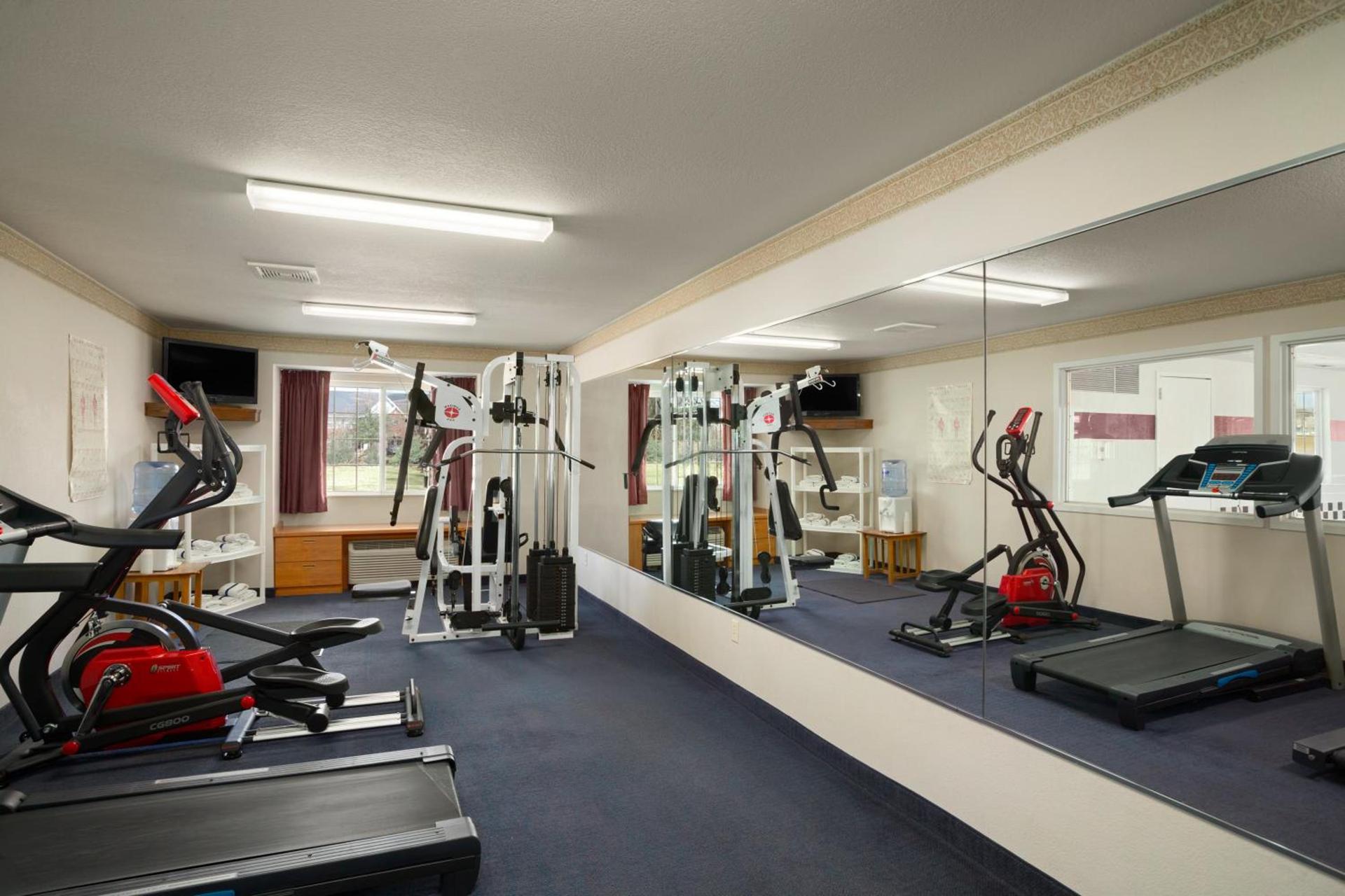 Ramada Limited Bloomington IL I-74/I-55 photo 32