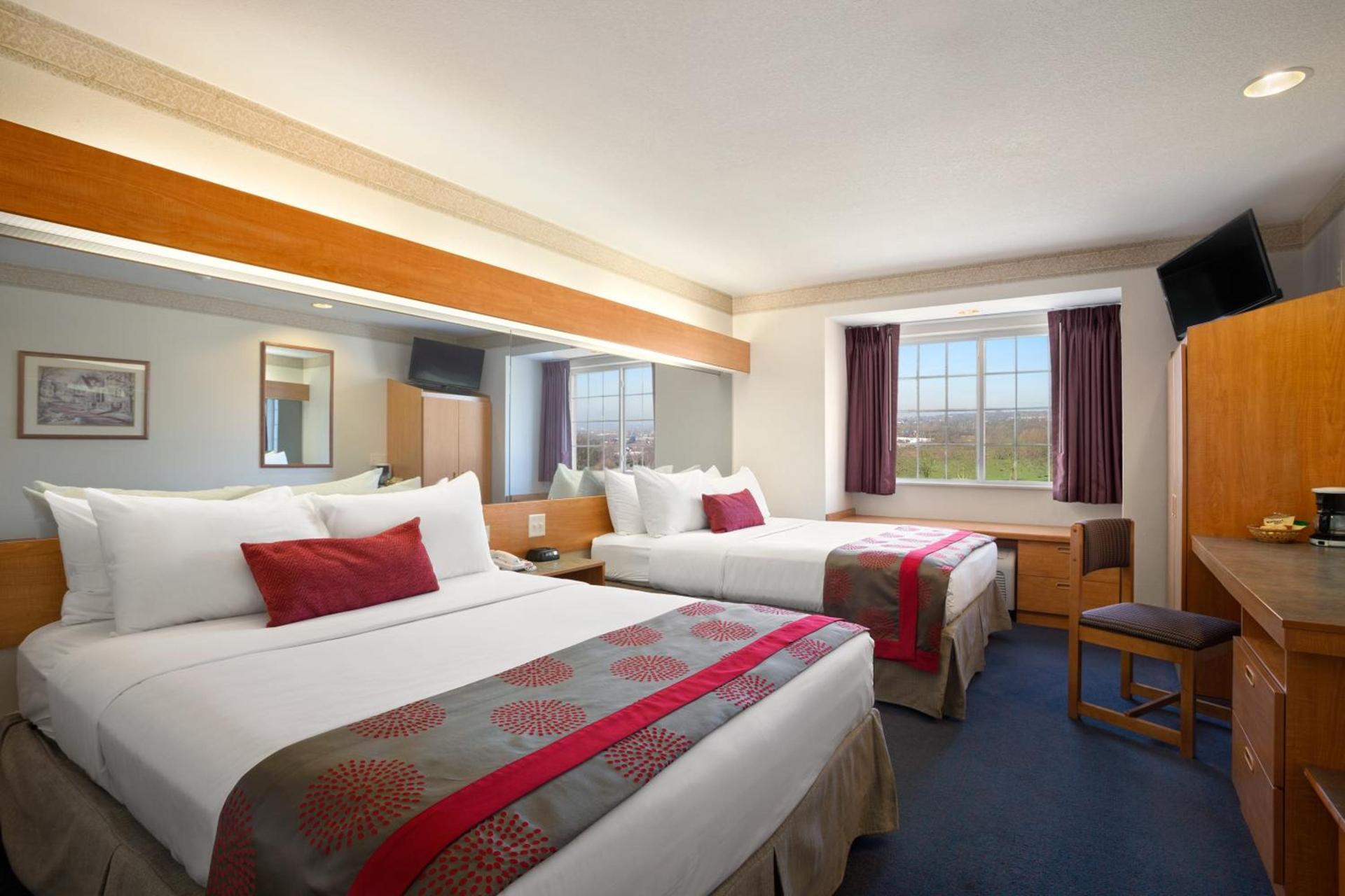 Ramada Limited Bloomington IL I-74/I-55 photo 26