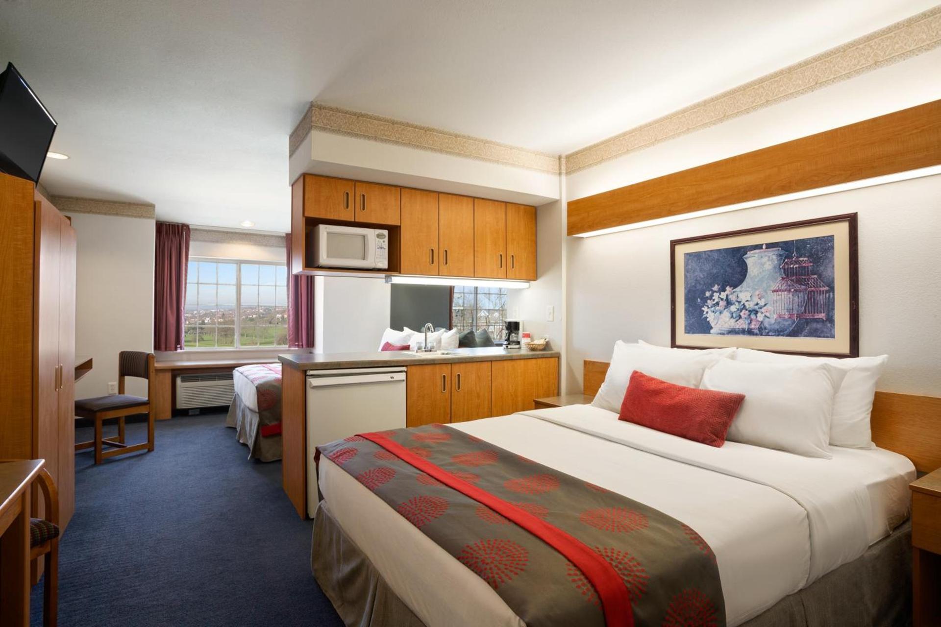 Ramada Limited Bloomington IL I-74/I-55 photo 28